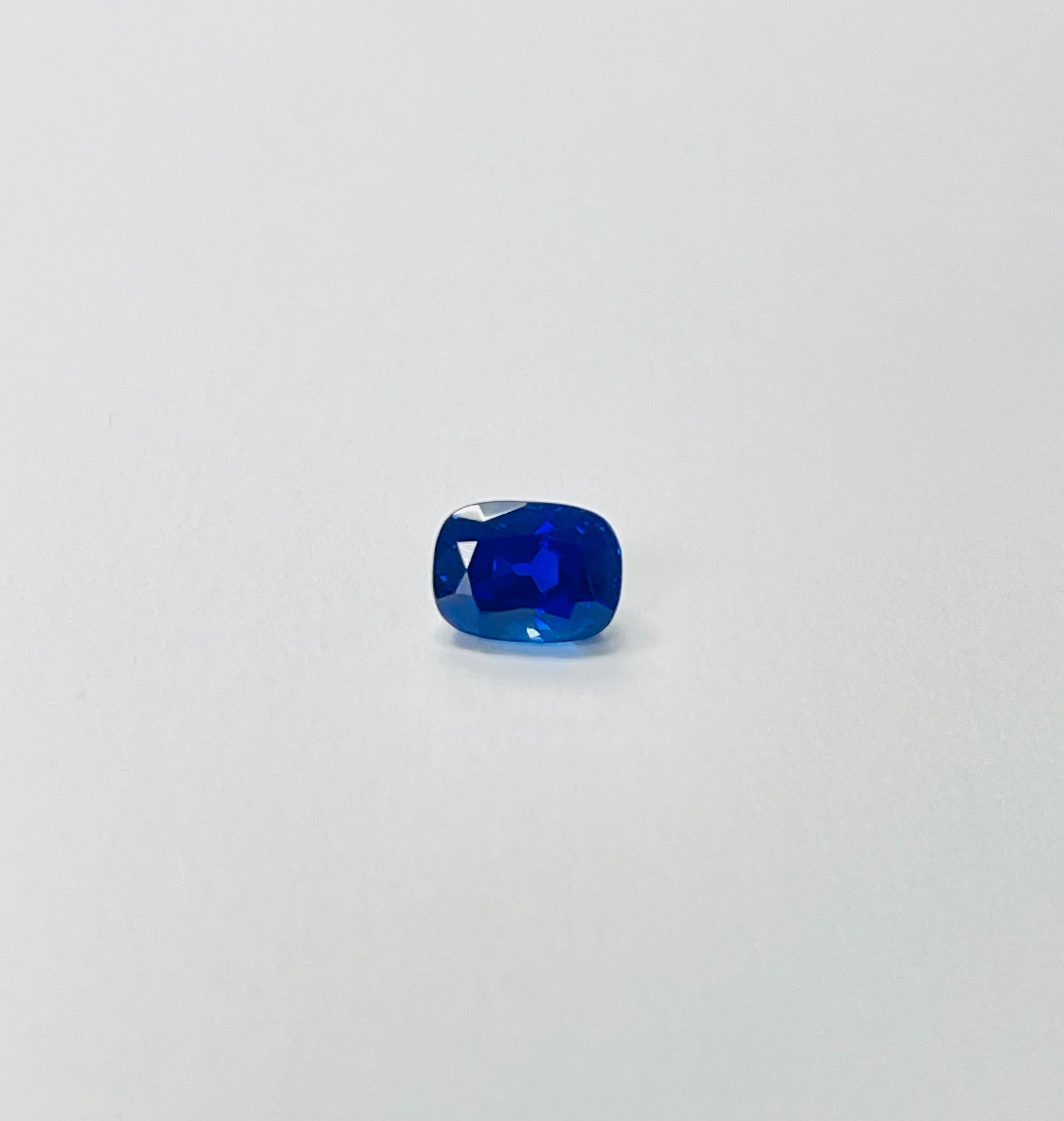 Kashmir 4.03 Carat Antique Cushion Cut Royal Blue Sapphire, SSEF Certified. For Sale 5