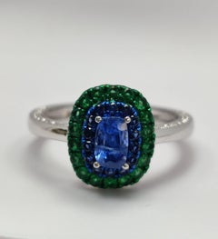 Kashmir Aurora - Bague en or 18 carats sertie d'un saphir rare du Cachemire, de diamants et d'émeraudes