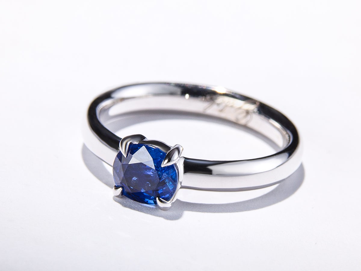 Blue Kashmir Sapphire and Diamond 18K white gold ring

Sapphire measurements 5.93 х 6.03 х 4.61 mm

gemstone origin - Kashmir

Sapphire weight  - 1.53 ct