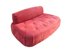 Sofá de dos plazas «Mademoiselle» de piel Kashmir Rubis, diseñado por M. Thun para Baxter
