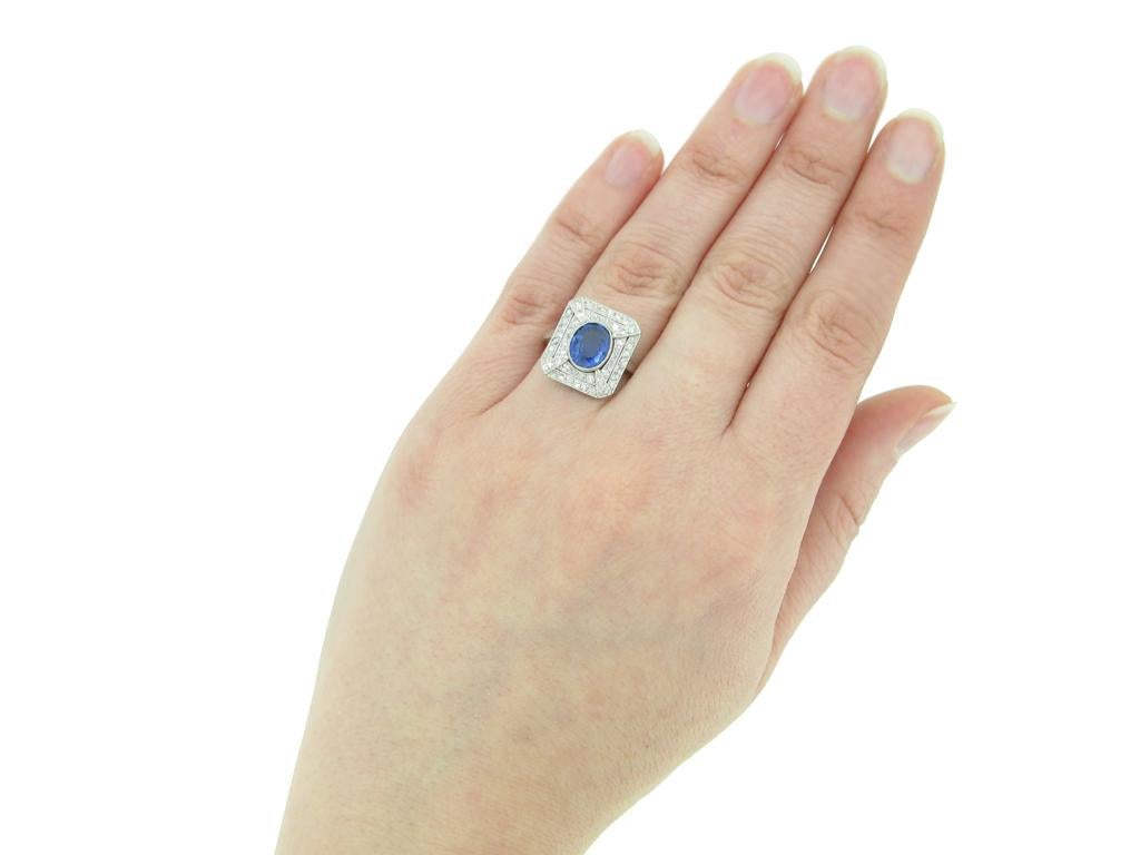 Kashmir Sapphire and Diamond Octagonal Cluster Ring, French, circa 1925 In Good Condition For Sale In London, GB