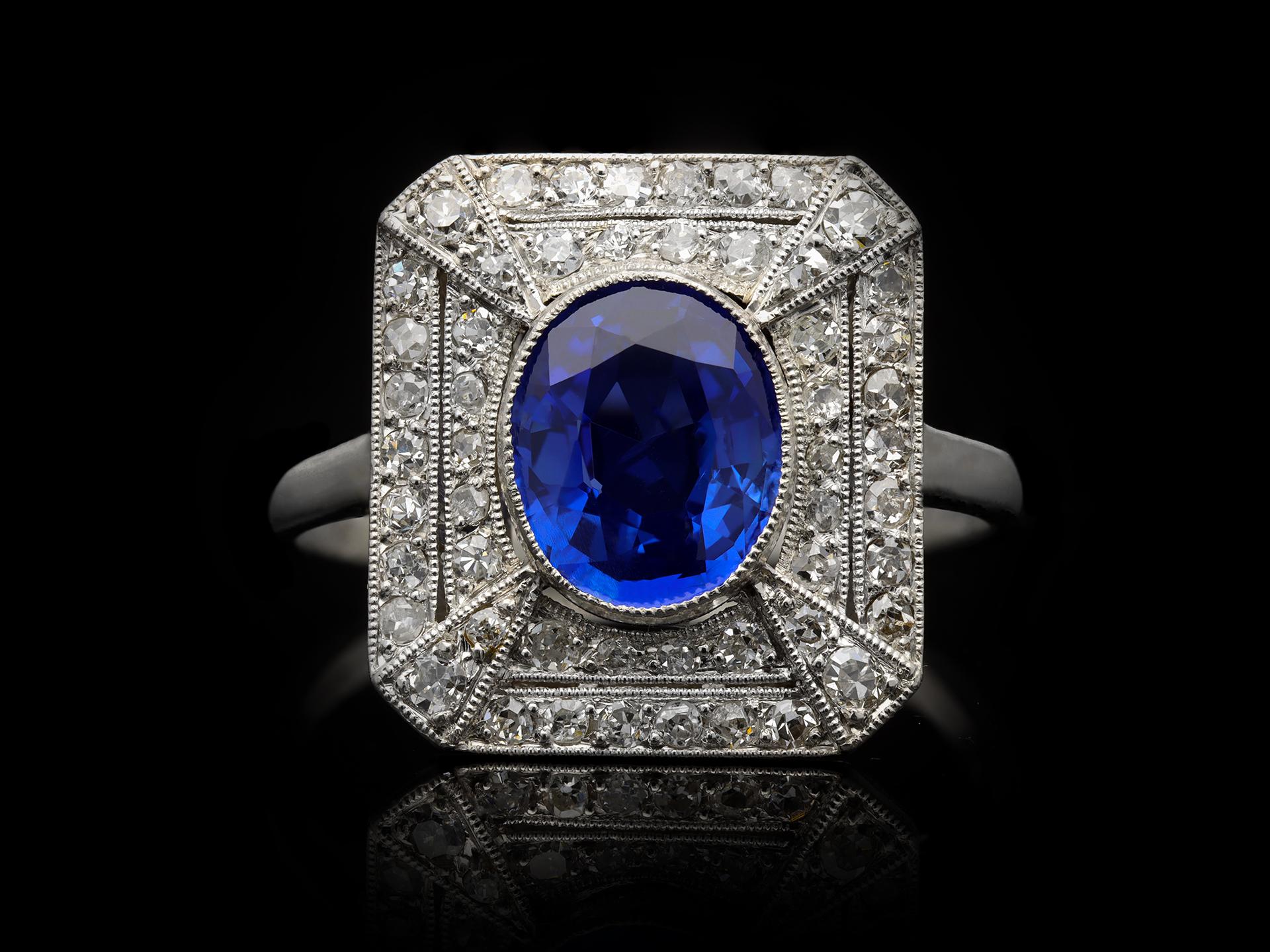 Kashmir Sapphire and Diamond Octagonal Cluster Ring, French, circa 1925 For Sale 2