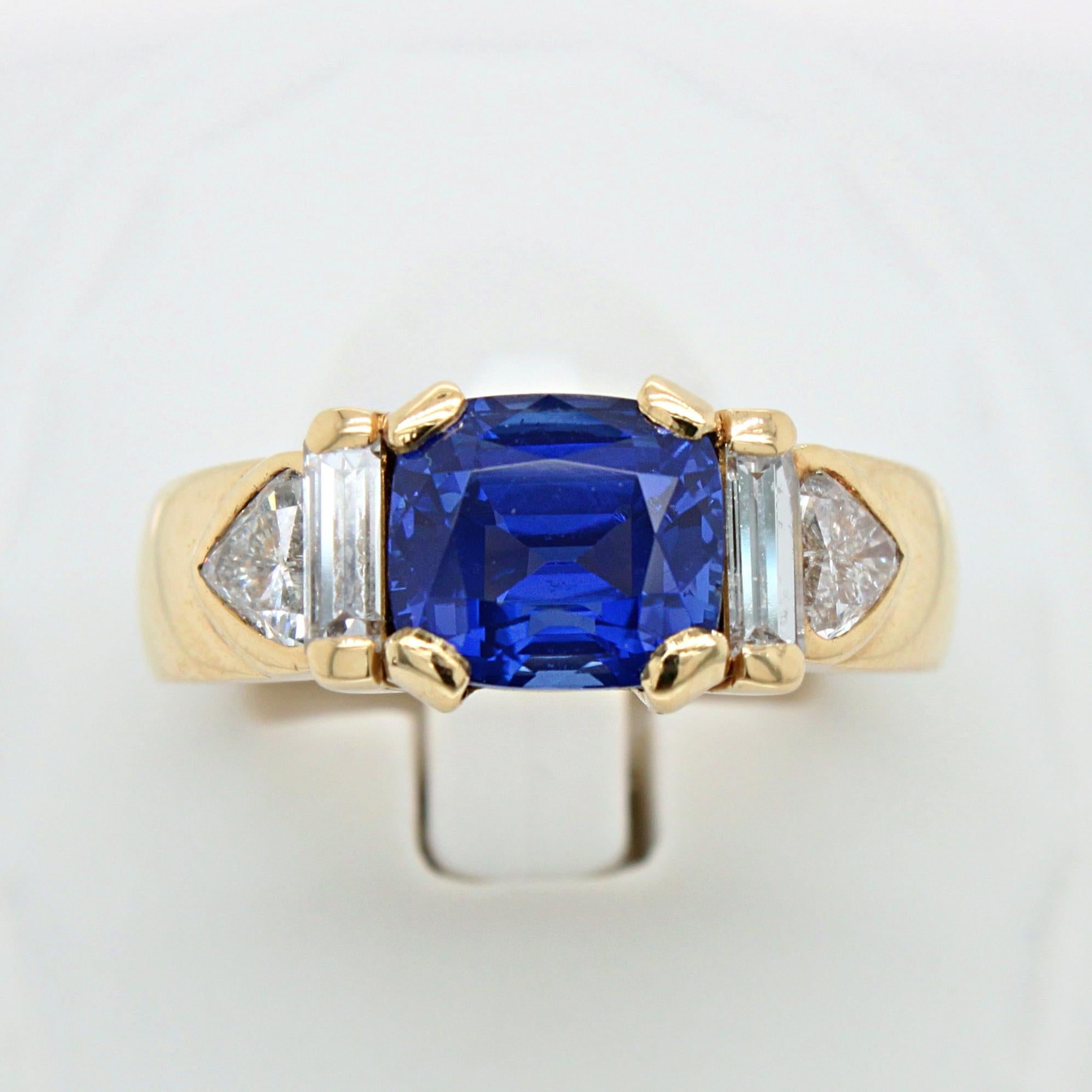 A beautiful Kashmir sapphire and diamond ring by Kern. The sapphire weighs 3.36 carats and is a natural (not heated) Kashmir sapphire. It has a striking deep cornflower blue colour and is a very clean gemstones with only minute inclusions (visible