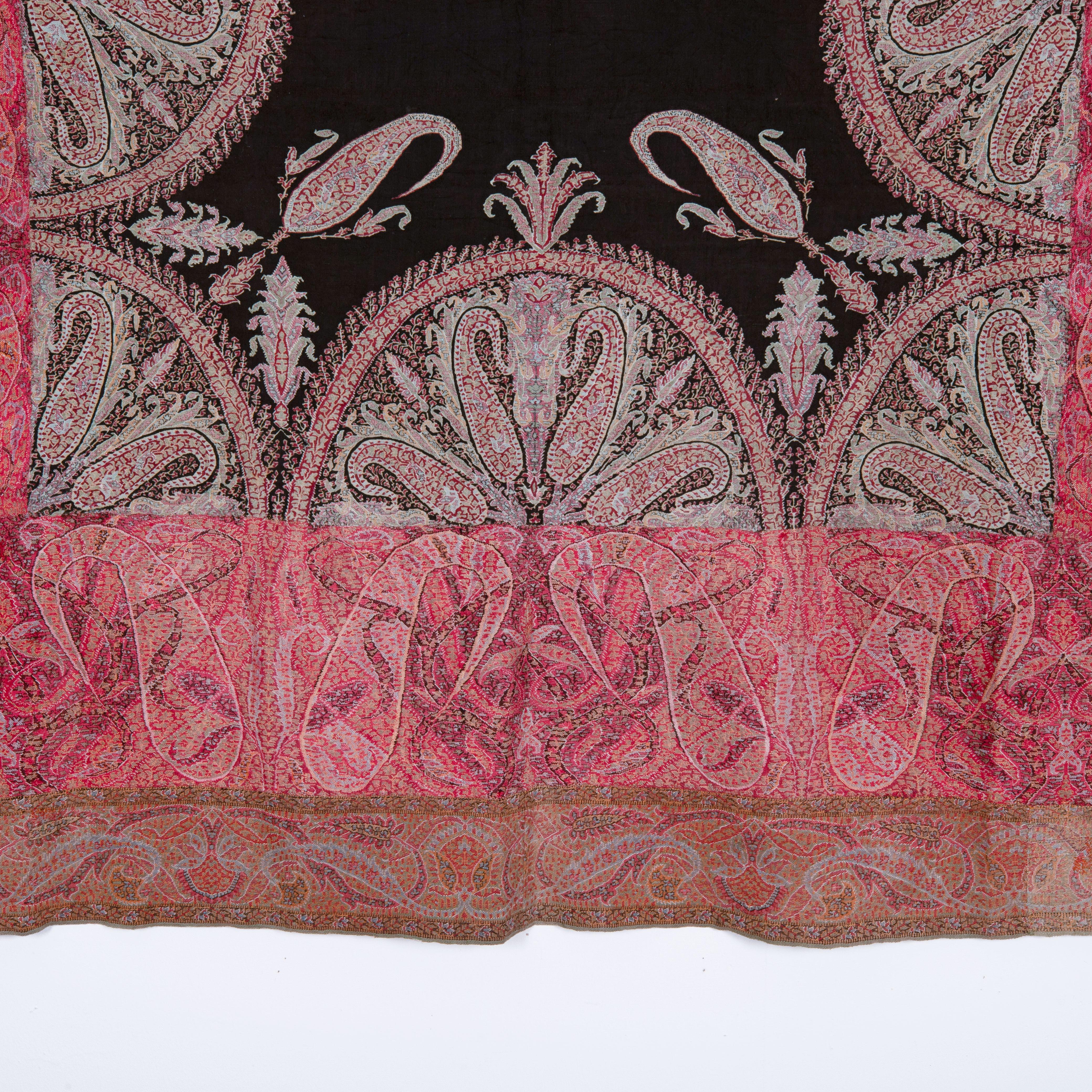 Kashmir Shawl Fragment, 19th C, India In Good Condition For Sale In Istanbul, TR