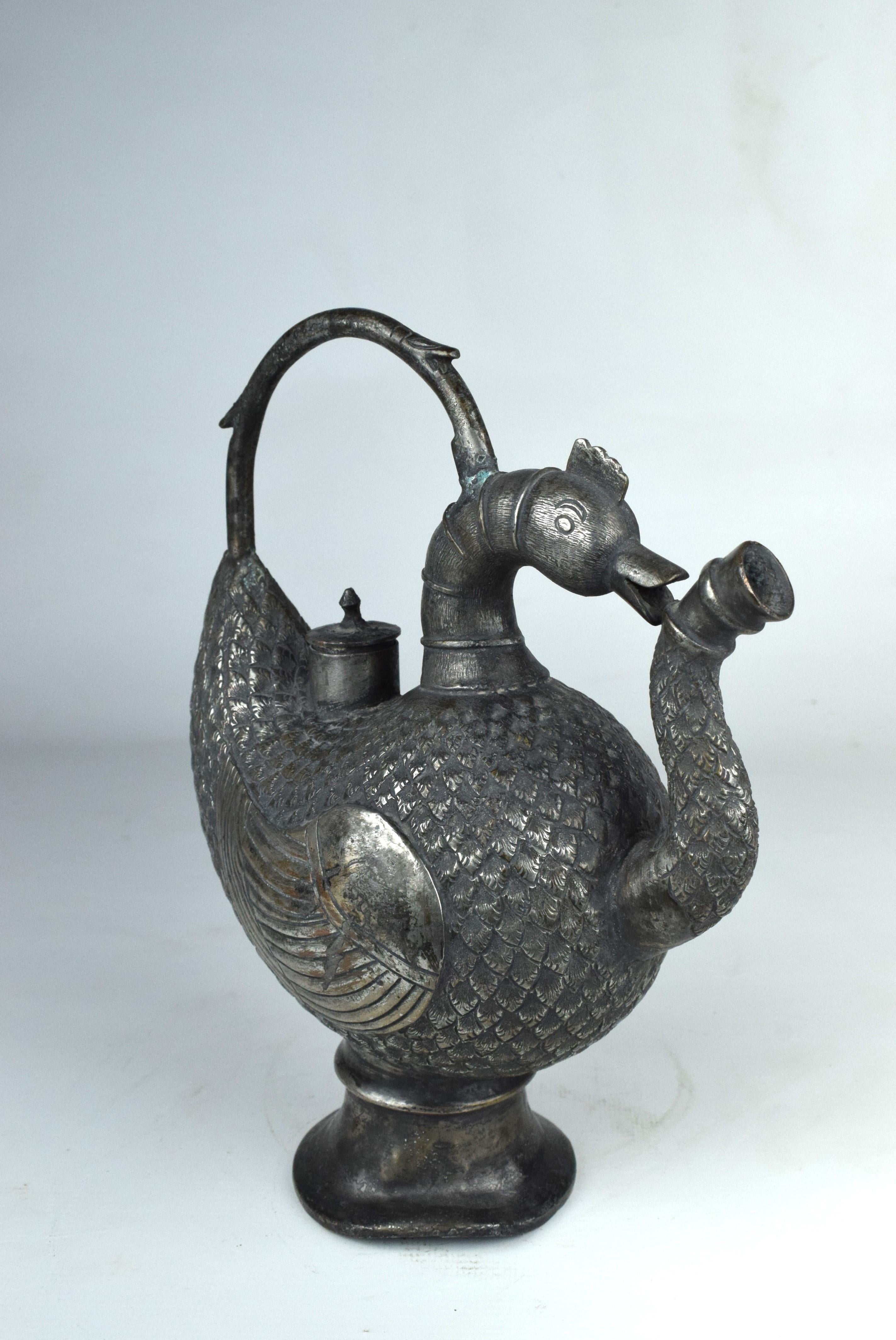 Kaschmirische Mughal-Vogel-Kupferkanne, Mitte 19. (Anglo-indisch) im Angebot