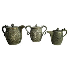 Service à thé Cachemire moghol gravé en cuivre, début du 19e siècle