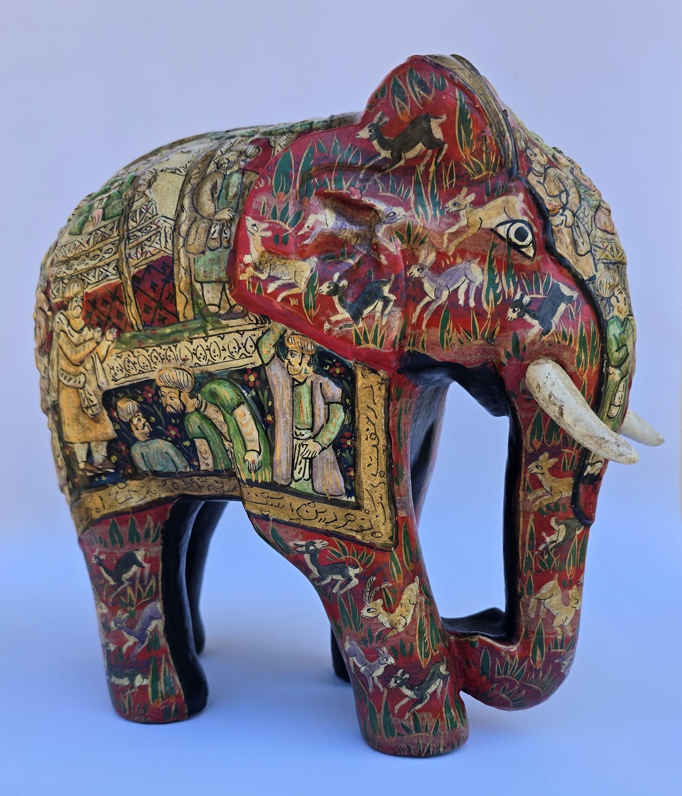 Elefante in cartapesta del Kashmir dipinto a mano, molto decorativo, circa 1910 in vendita 3