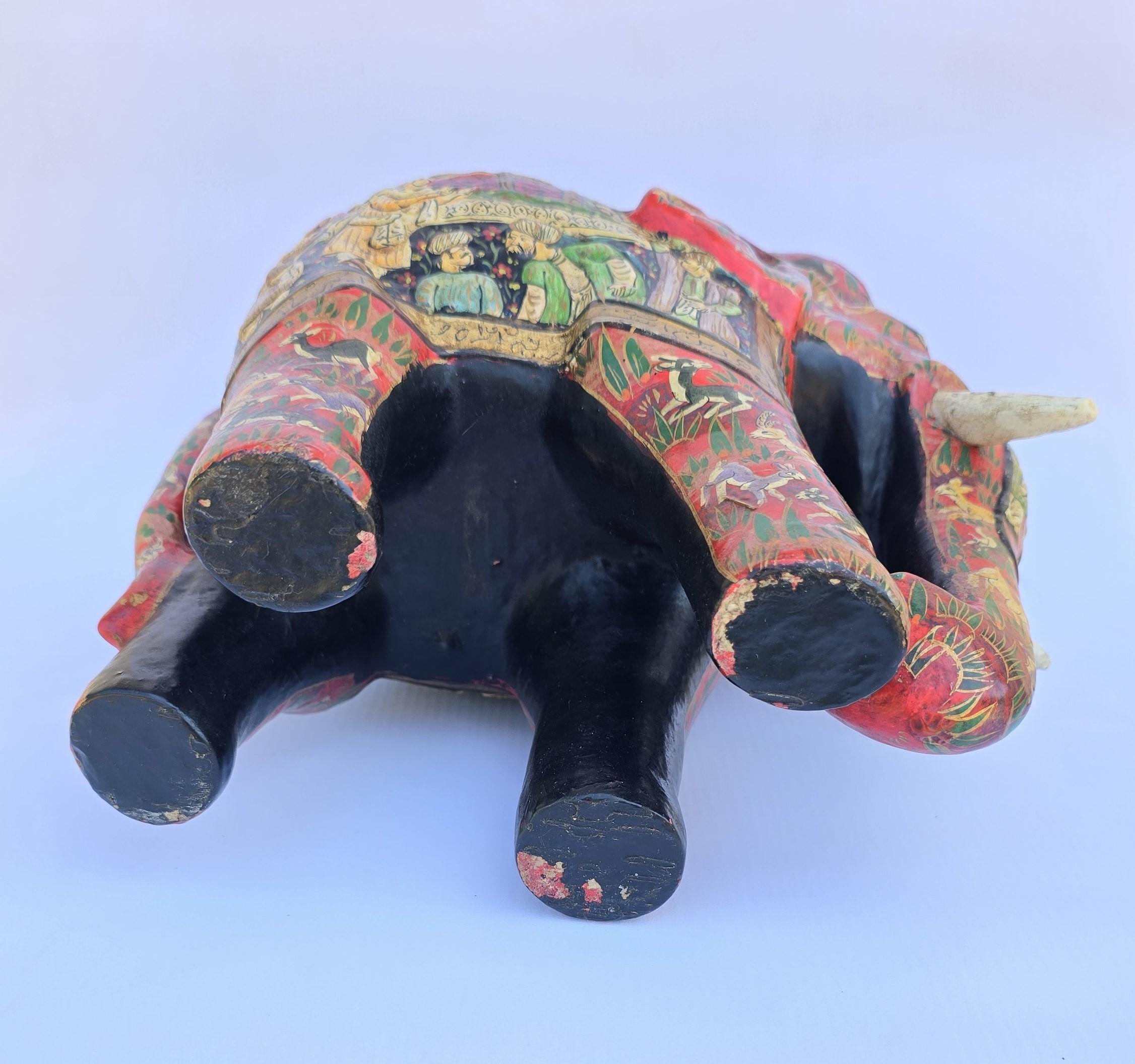Elefante in cartapesta del Kashmir dipinto a mano, molto decorativo, circa 1910 in vendita 7