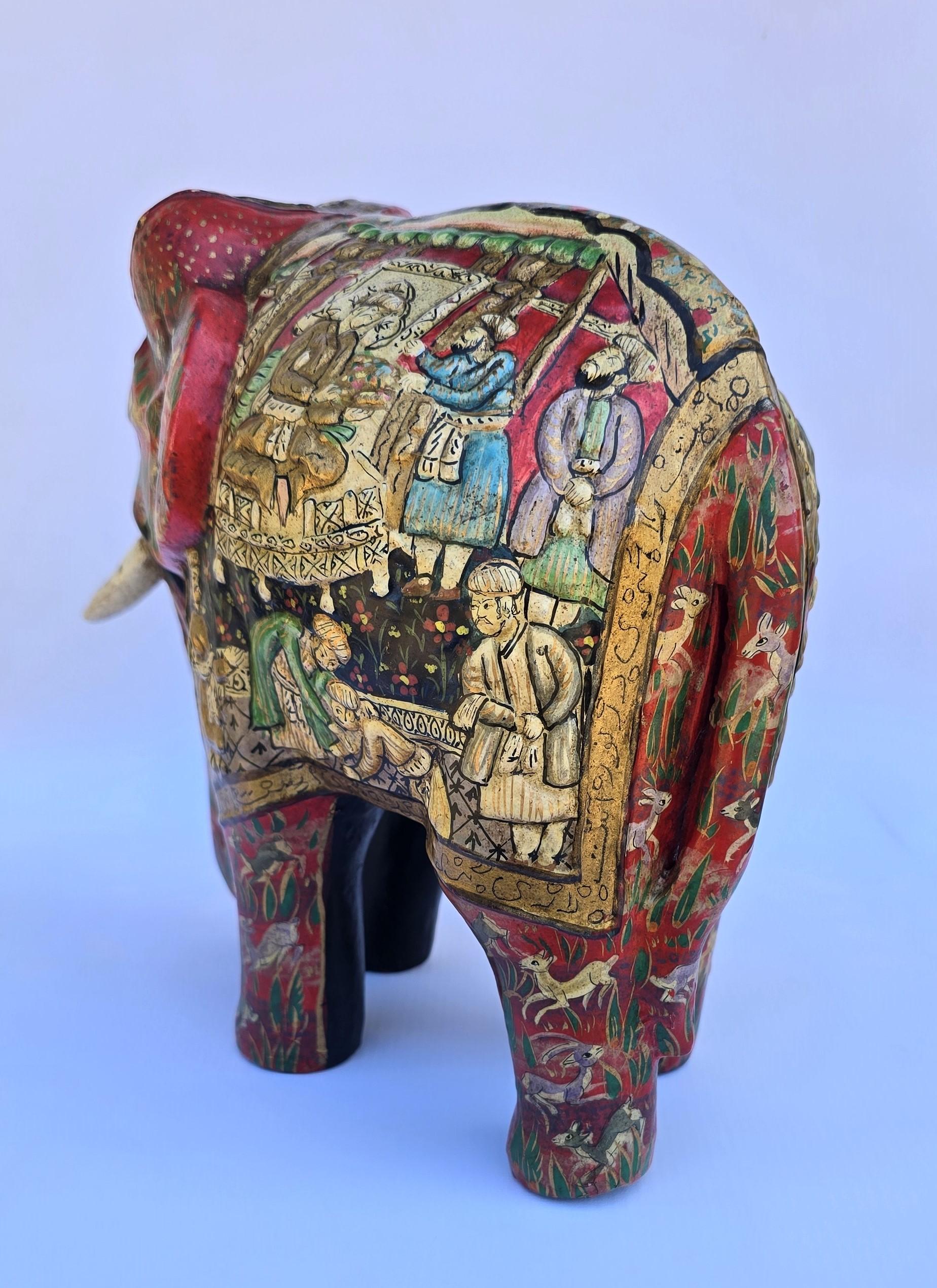 Altro Elefante in cartapesta del Kashmir dipinto a mano, molto decorativo, circa 1910 in vendita
