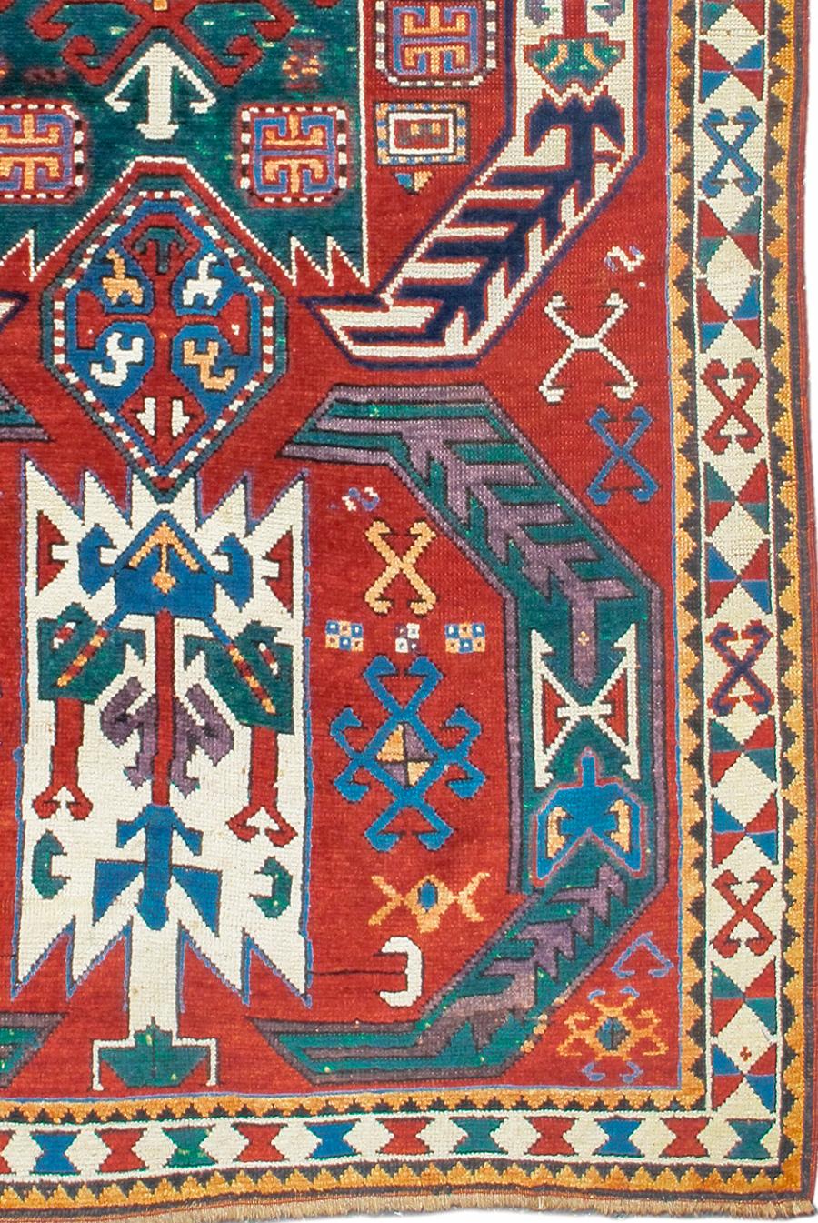 Kaukasischer Kasim-Uschag-Teppich aus dem späten 19. Jahrhundert, Maße 4'6