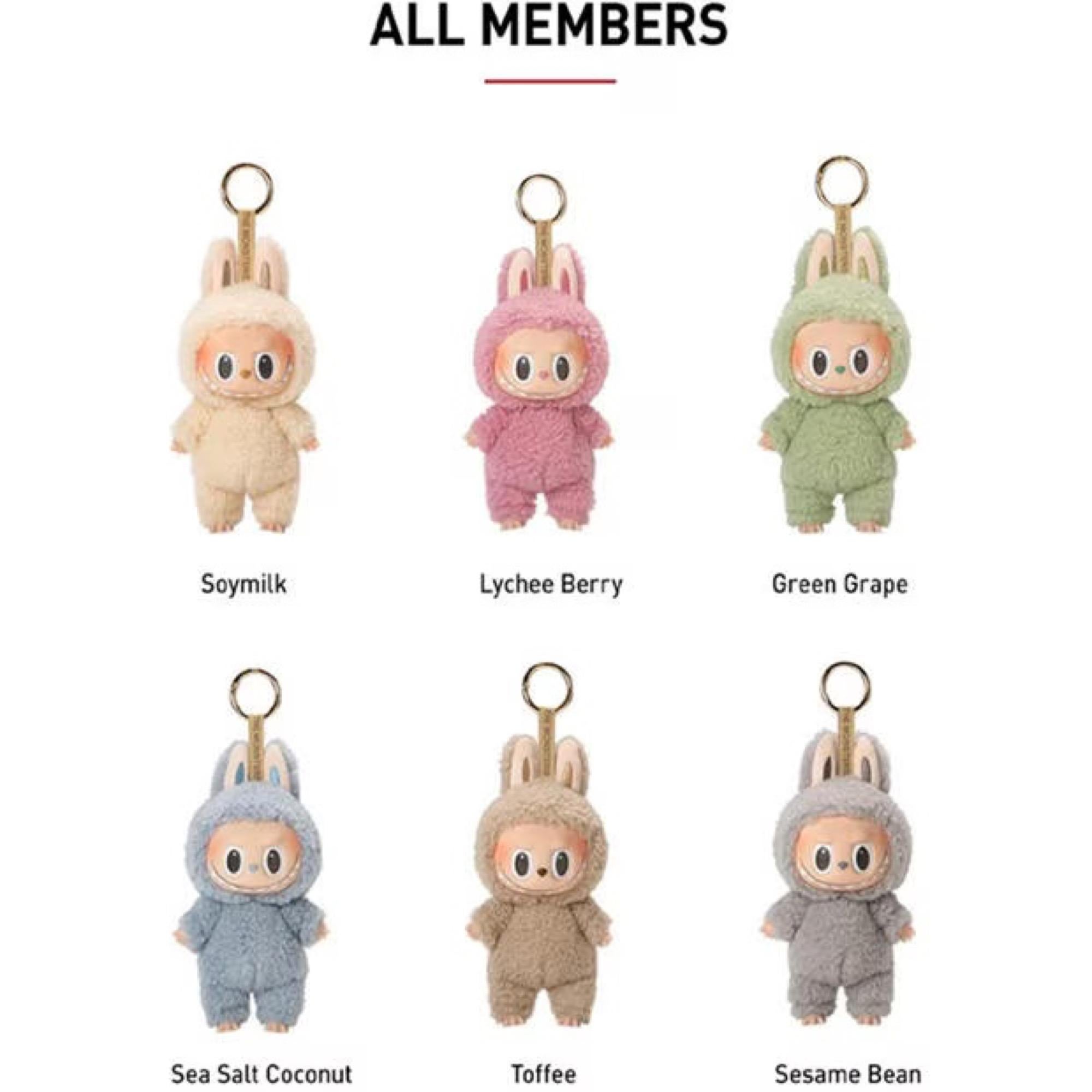 ABS/PVC/Polyester

17 × 9,4 × 6,9 cm (6 7/10 × 3 7/10 × 2 7/10 in)

Taille de l'édition inconnue

Labubu (Kasing Lung)
Labubu est un personnage fantasque créé par l'artiste hongkongais Kasing Lung. Issu de l'univers imaginatif de The Monsters,