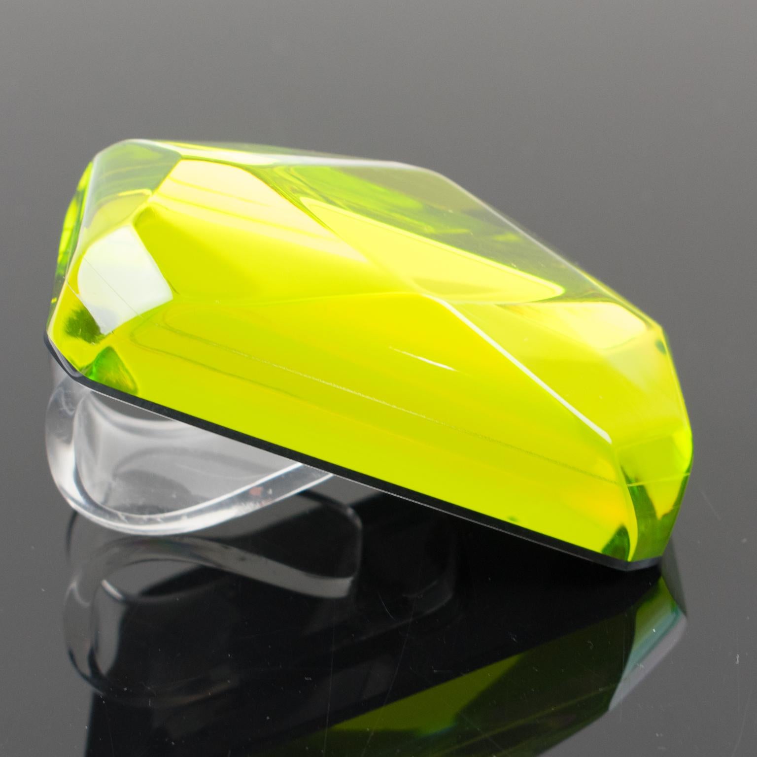 Kaso Acrylic Lucite Rigid Necklace with Green Pendant For Sale 5