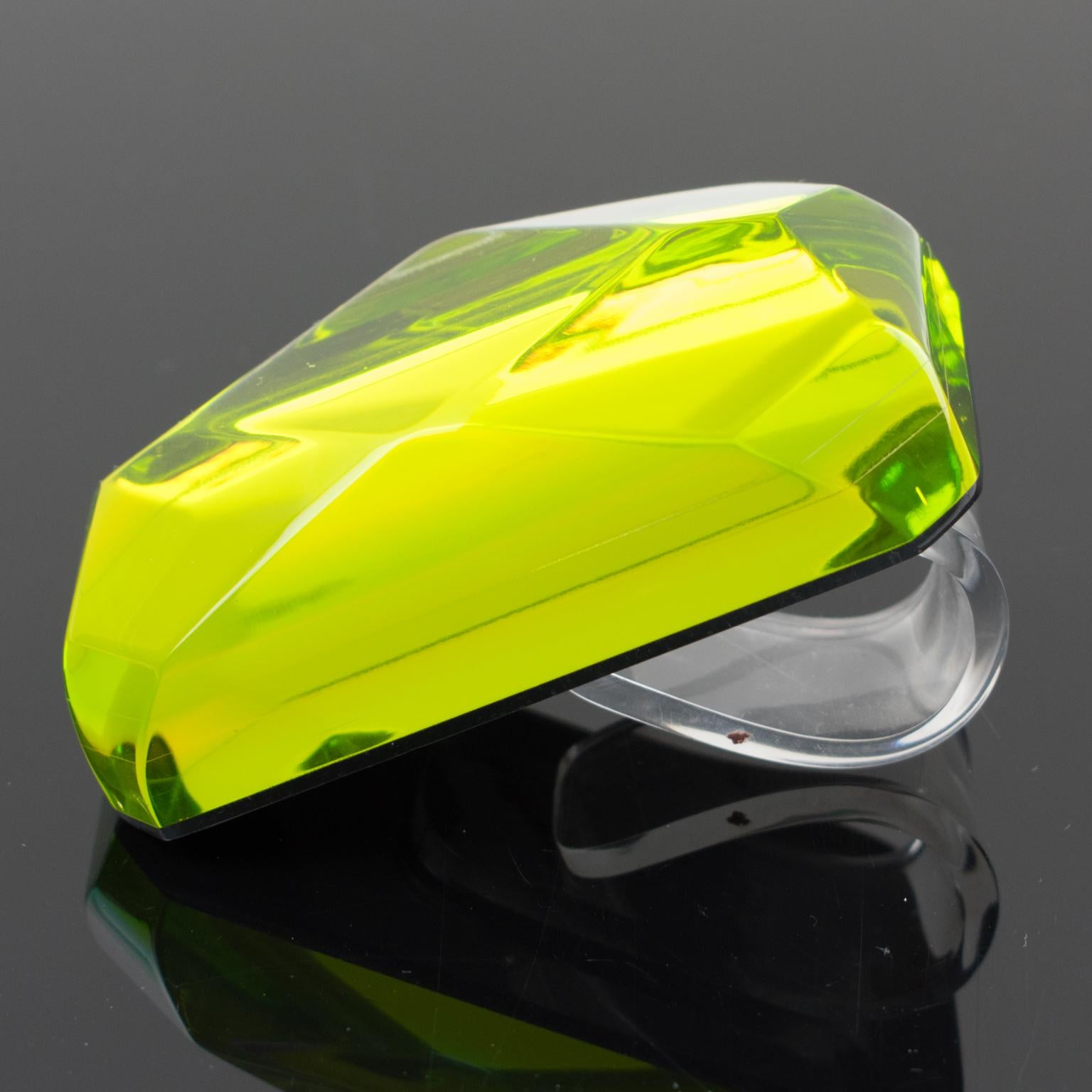 Kaso Acrylic Lucite Rigid Necklace with Green Pendant For Sale 6