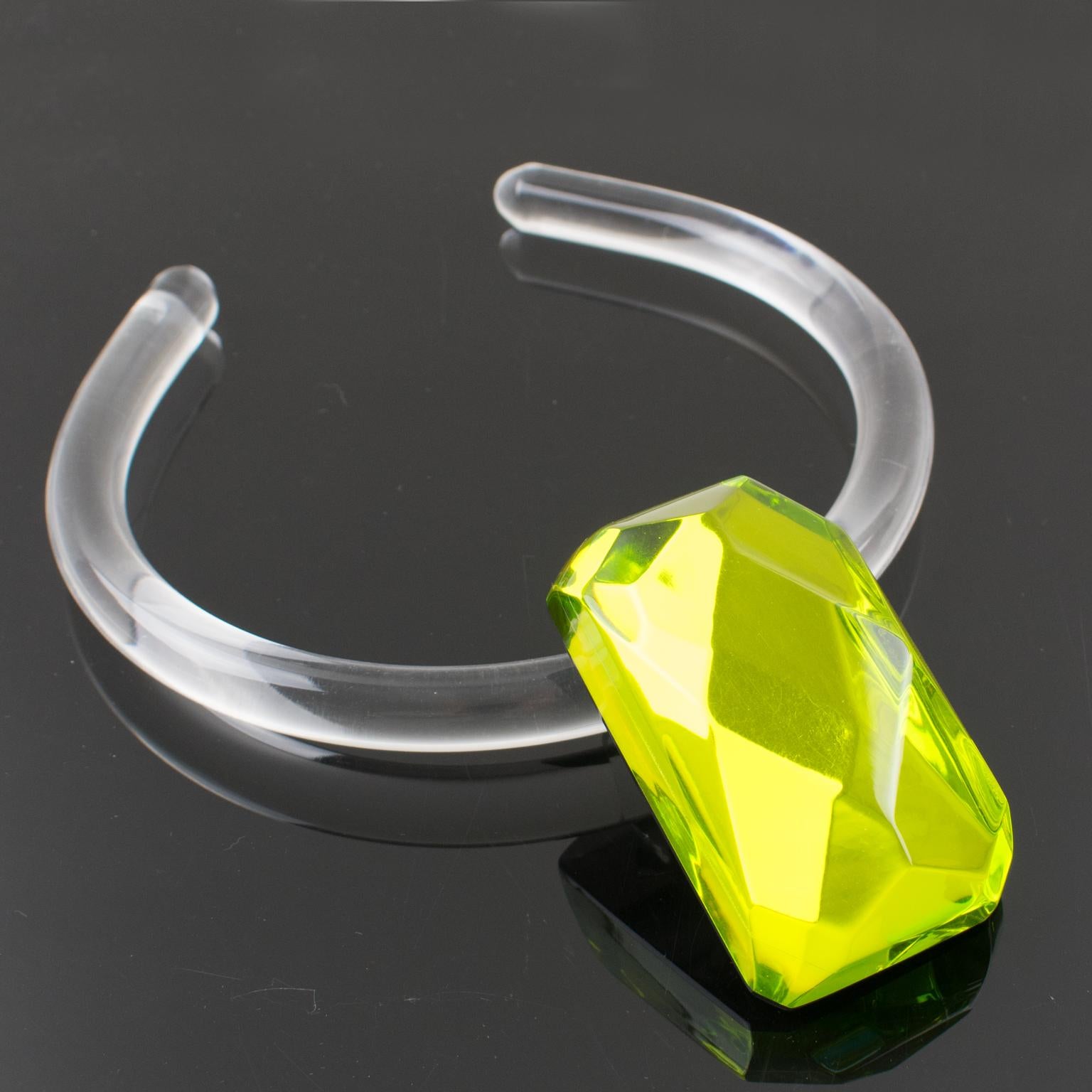 Kaso Acrylic Lucite Rigid Necklace with Green Pendant For Sale 1