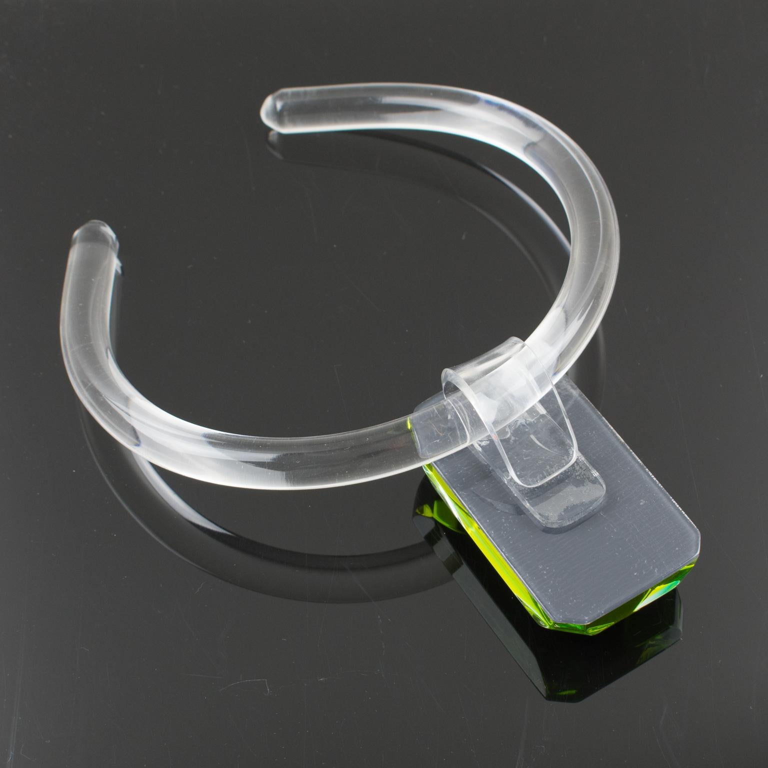 Kaso Acrylic Lucite Rigid Necklace with Green Pendant For Sale 2