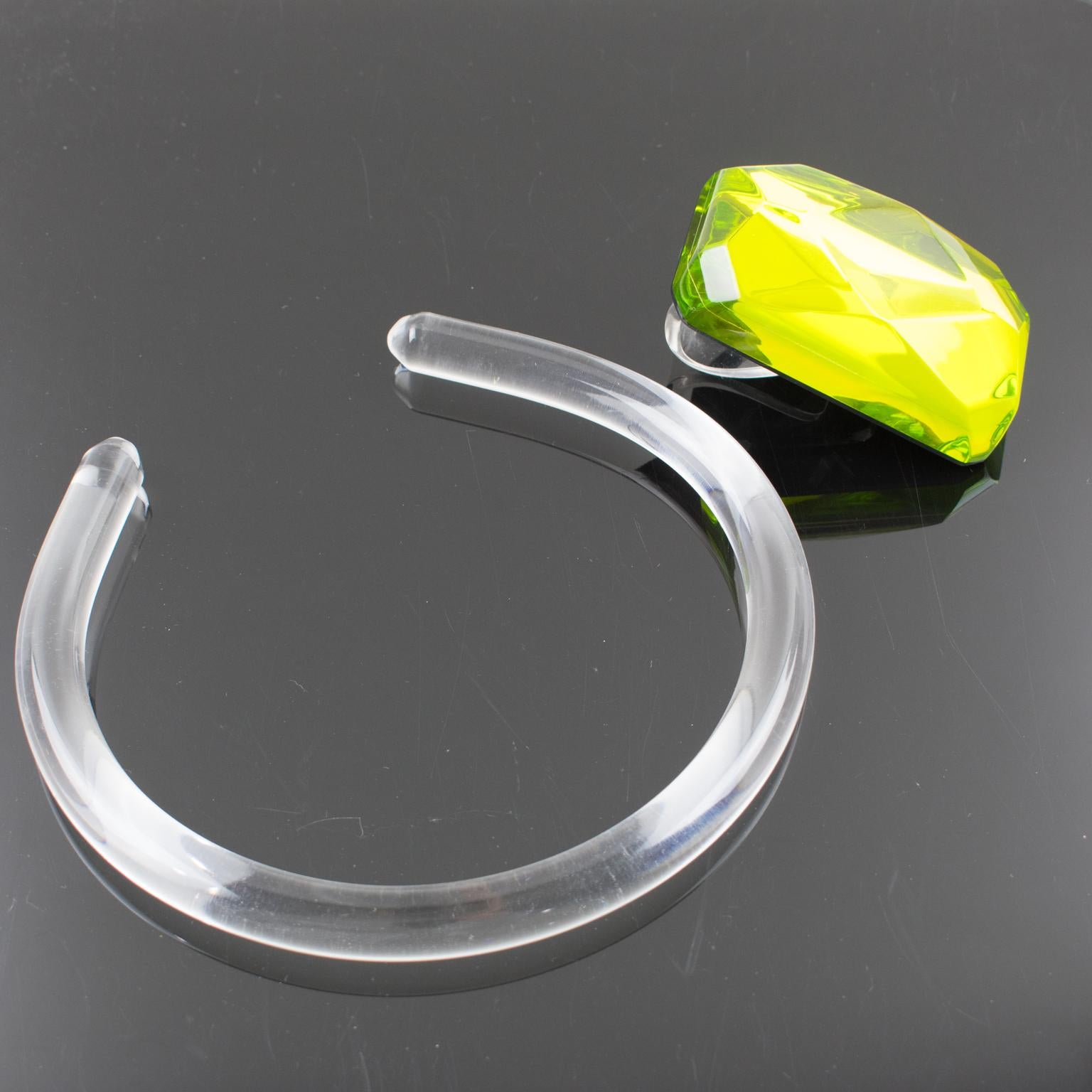 Kaso Acrylic Lucite Rigid Necklace with Green Pendant For Sale 3