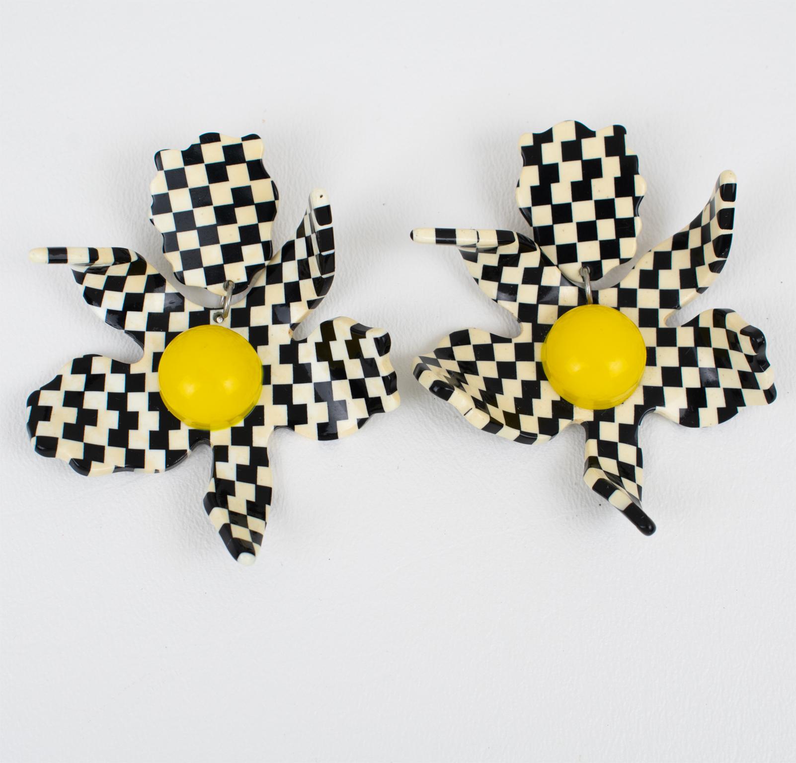 Pendientes Colgantes Flor Masiva Kaso en Blanco y Negro Modernista en venta