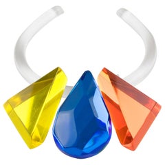 Kaso - Collier ras du cou en lucite bleu orange jaune