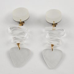 Kaso by Harriet Bauknight Boucles d'oreilles à clip en résine acrylique blanche et givrée Zig-Zag