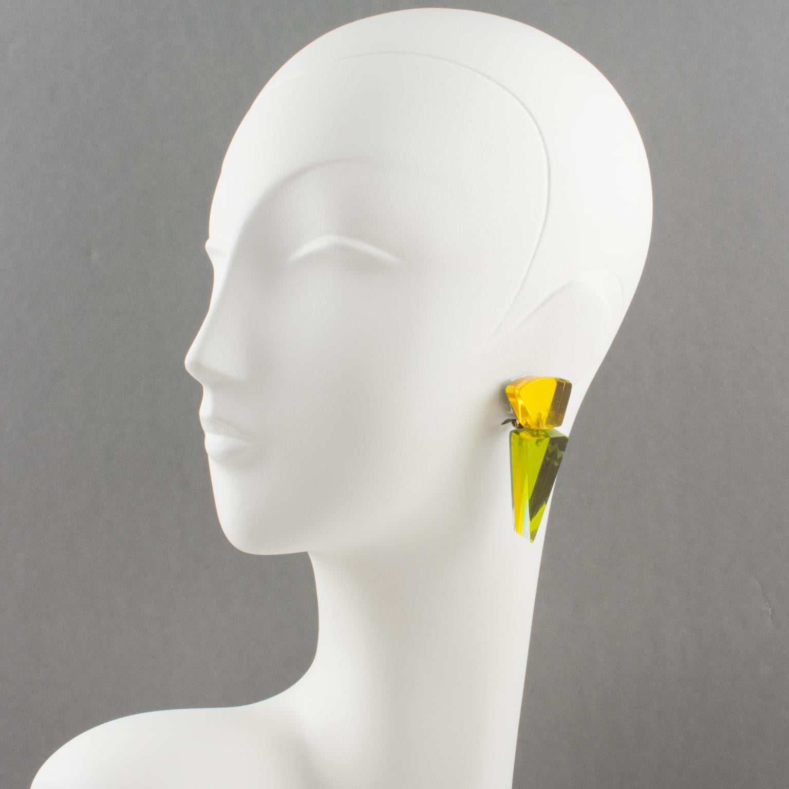 Charming Lucite clip-on earrings designed by Harriet Bauknight for Kaso. Dangling shape with geometric design. A mirrored textured pattern in olive green and bright yellow colors. Kaso paper sticker missing but the gray background and the specific