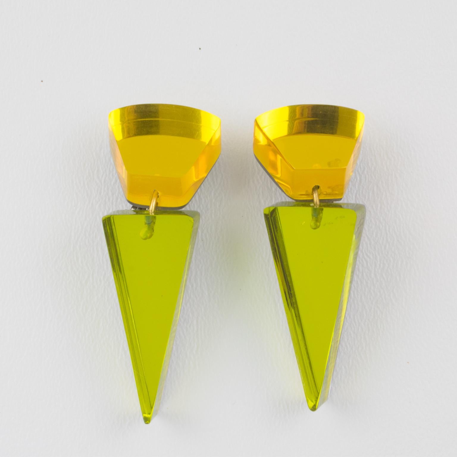 Kaso Dangle Geometric Lucite Clip Earrings Olive & Yellow In Good Condition In Atlanta, GA