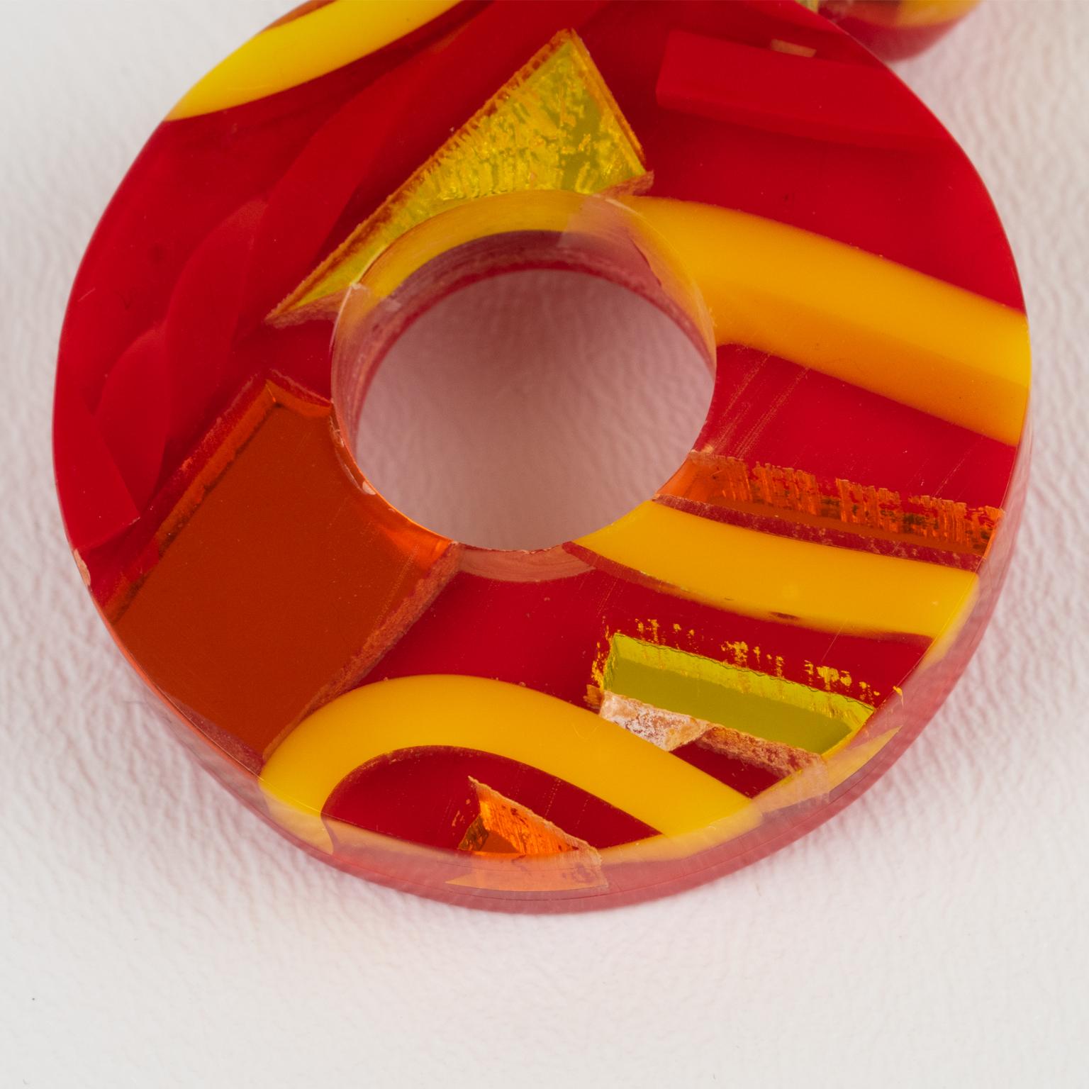 Kaso Lucite-Ohrclips aus rotem, orangefarbenem, gelbem und gelbem Donut im Angebot 1