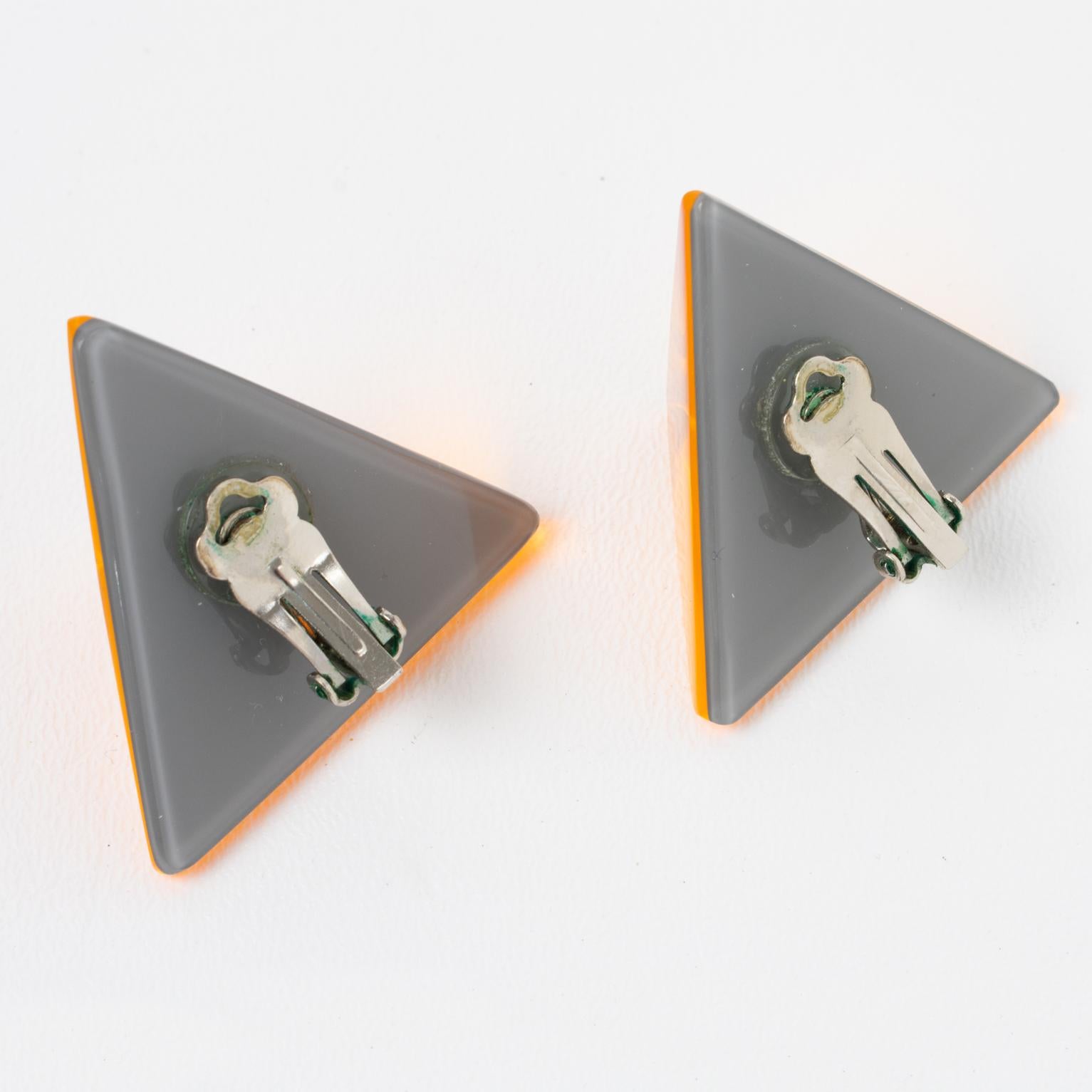 Kaso Neon Orange Lucite Pyramid Clip Earrings In Excellent Condition For Sale In Atlanta, GA