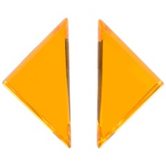 Orecchini a clip geometrici in lucite arancione Kaso