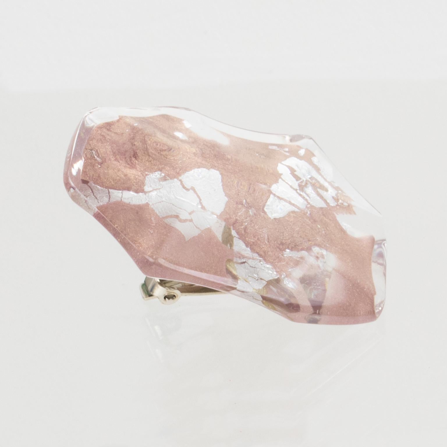 Kaso Pebbles Clip-Ohrringe aus Harz in Silber und Goldflocken im Angebot 1