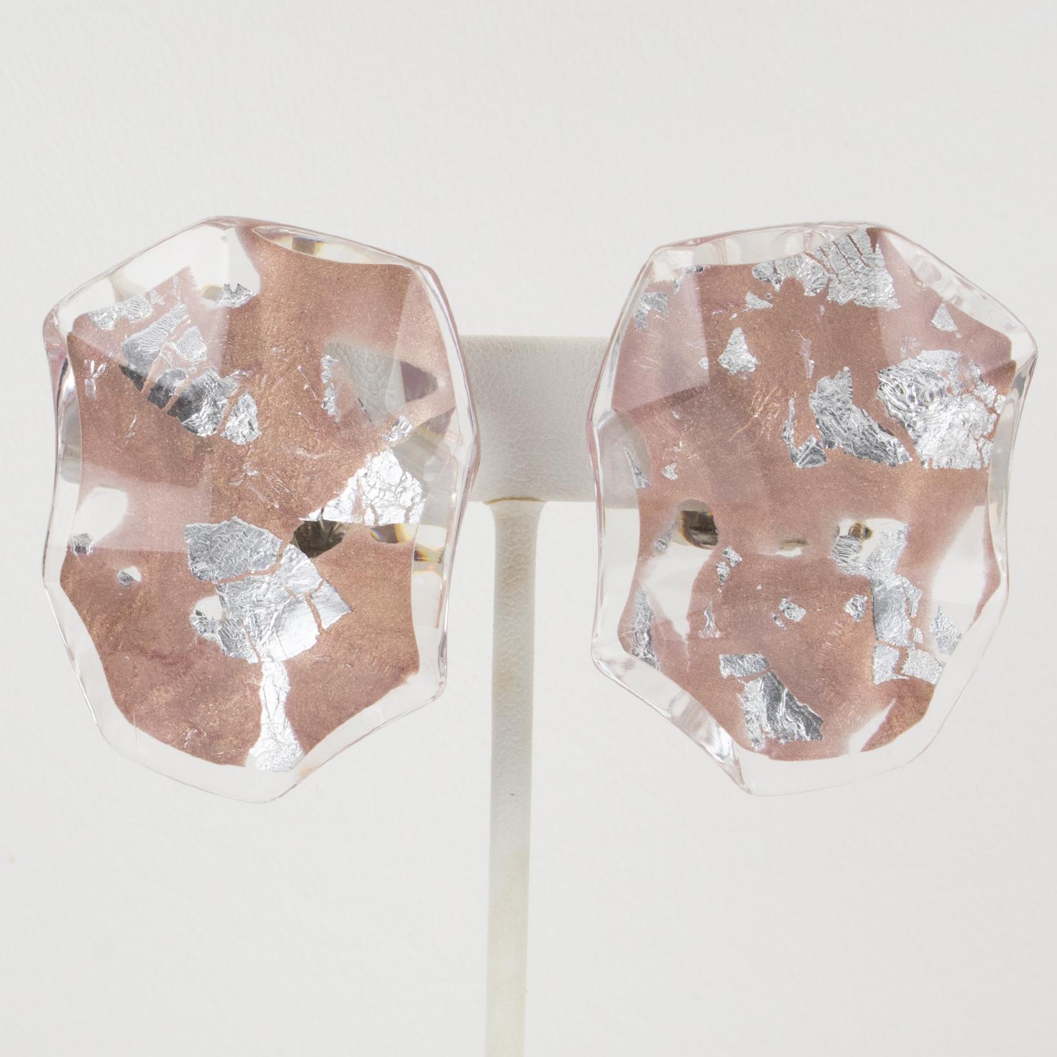 Kaso Pebbles Clip-Ohrringe aus Harz in Silber und Goldflocken im Angebot 2