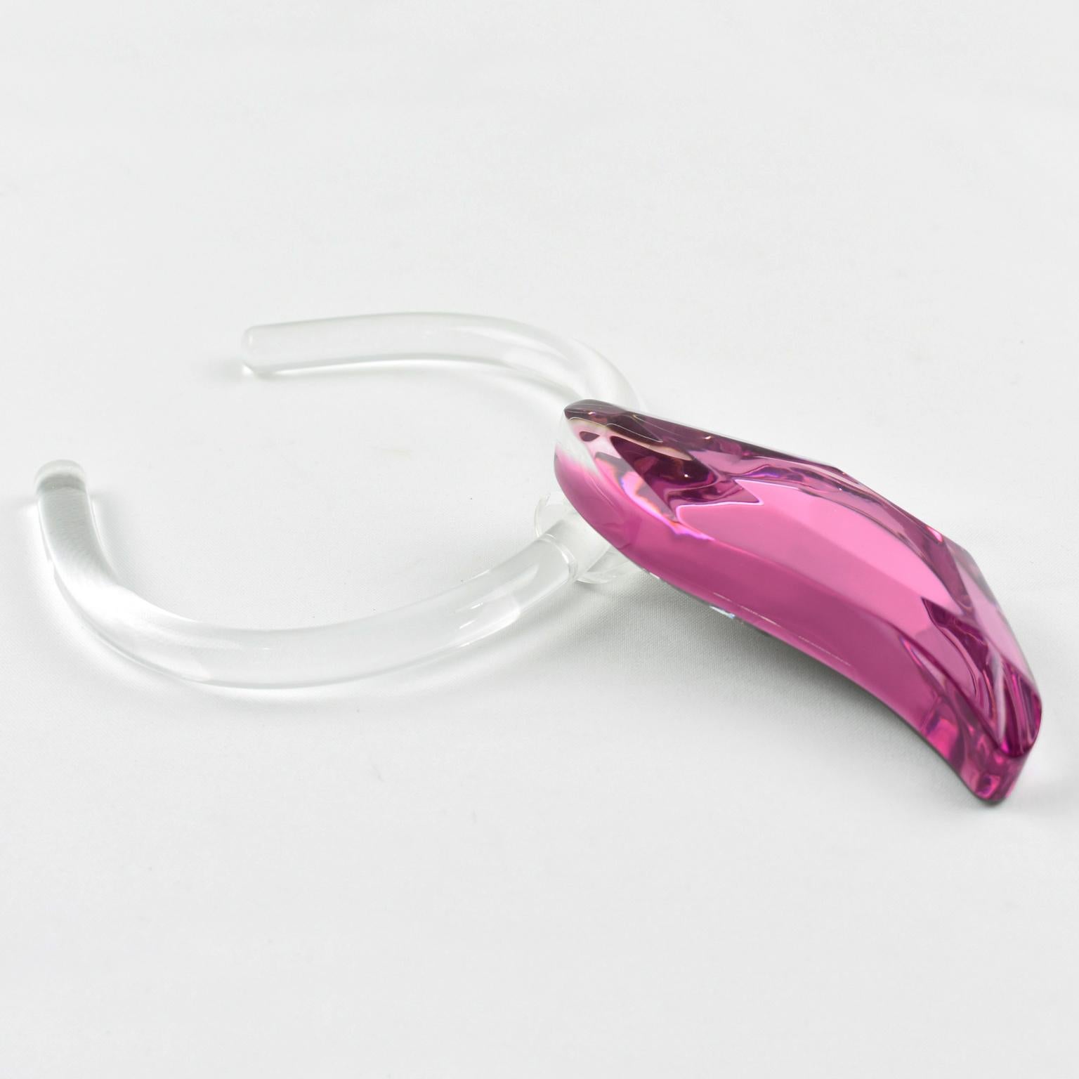 Collar gargantilla escultural de resina acrílica rígida rosa Kaso en venta 8