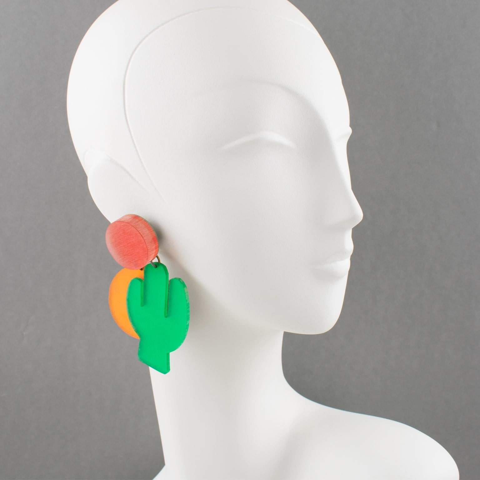 Kaso Tri-color Acryl Lucite Clip Ohrringe Dangling Kaktus und Sonne im Angebot 3