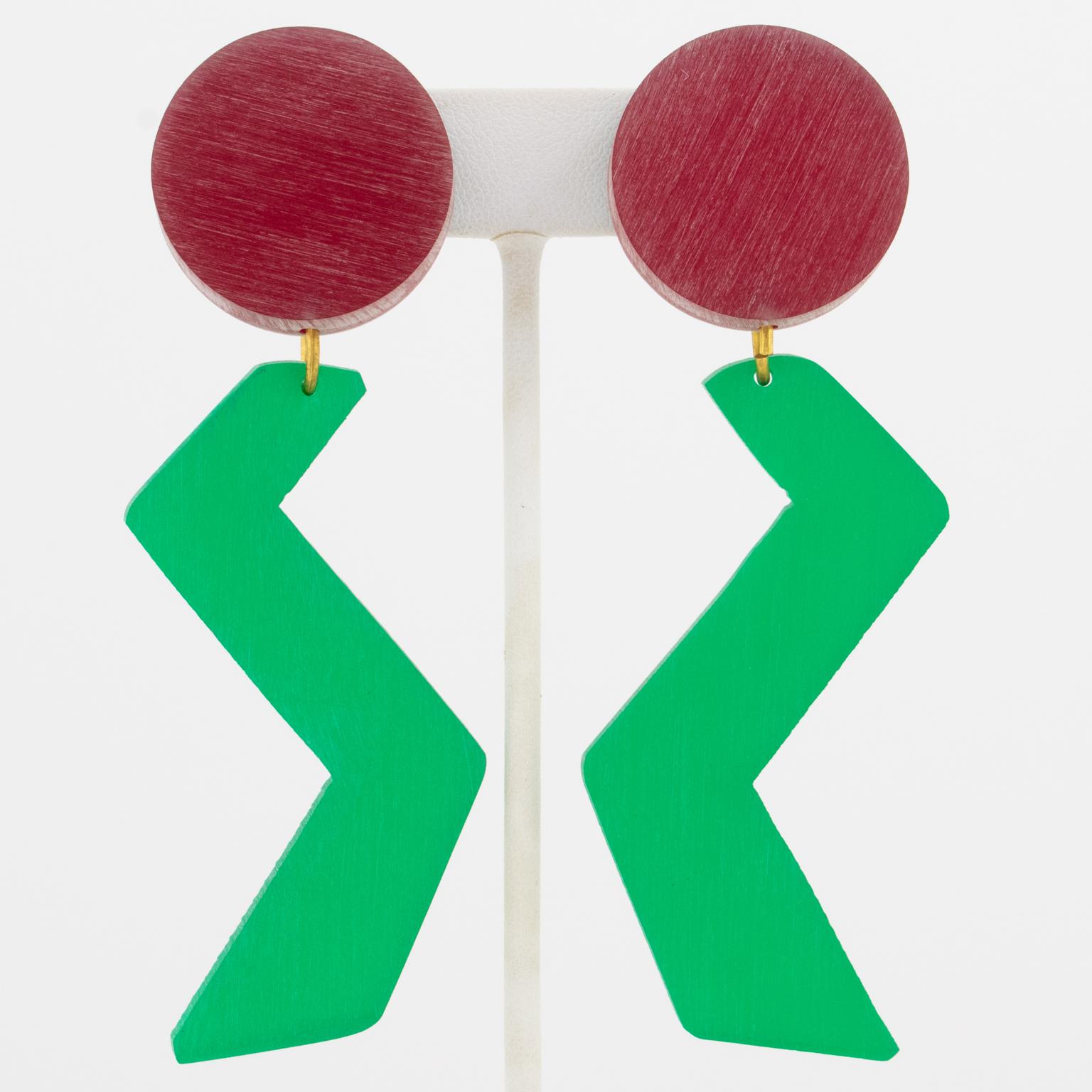 Kaso ZigZag Carved and Brushed Resin Clip Earrings For Sale 1