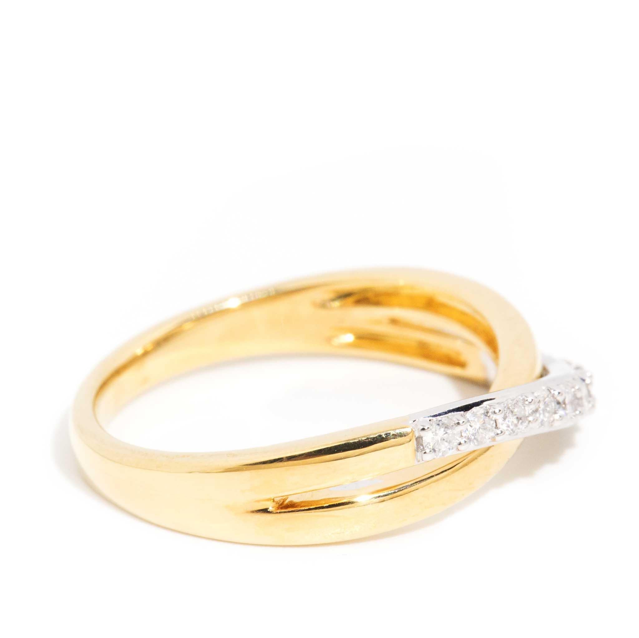 Kassandra Diamond Crossover Ring 18ct Gold In Good Condition For Sale In Hamilton, AU