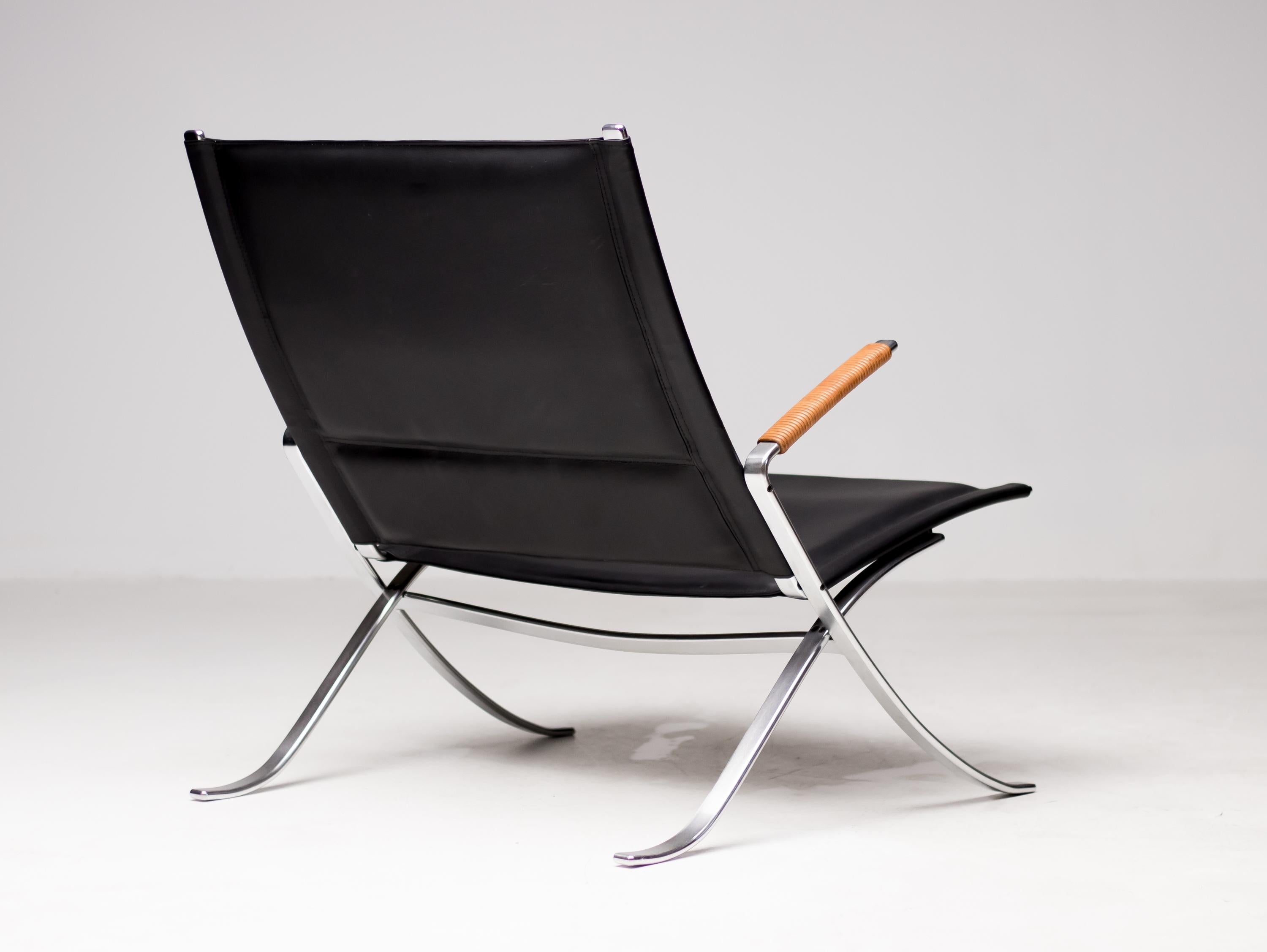 FK 82 chair, also known as X-chair, in matte chrome and black leather with natural leather on armrests.
Manufactured by Lange Productions, in excellent unused condition.
Very elegant and comfortable chair.