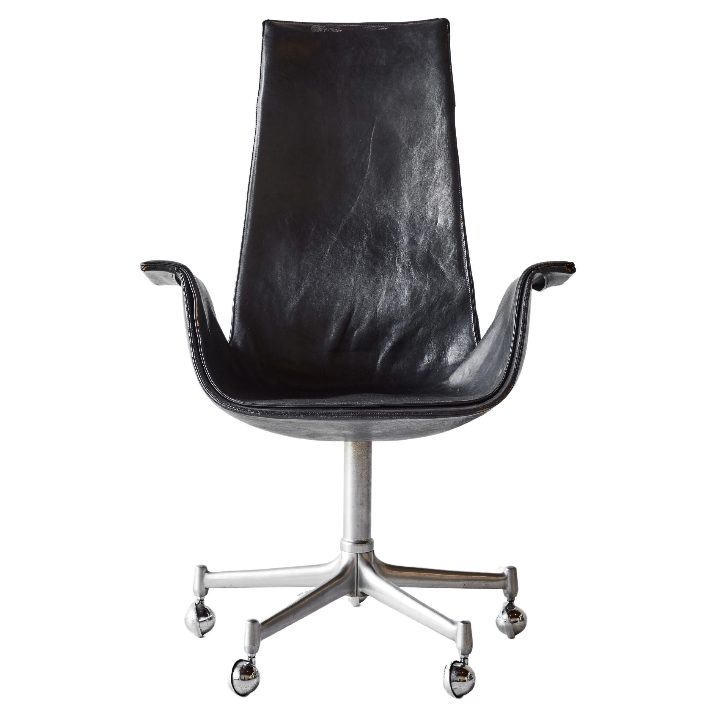 Kastholm 
Fabricus’ “Bird” High-Back Swivel Chair