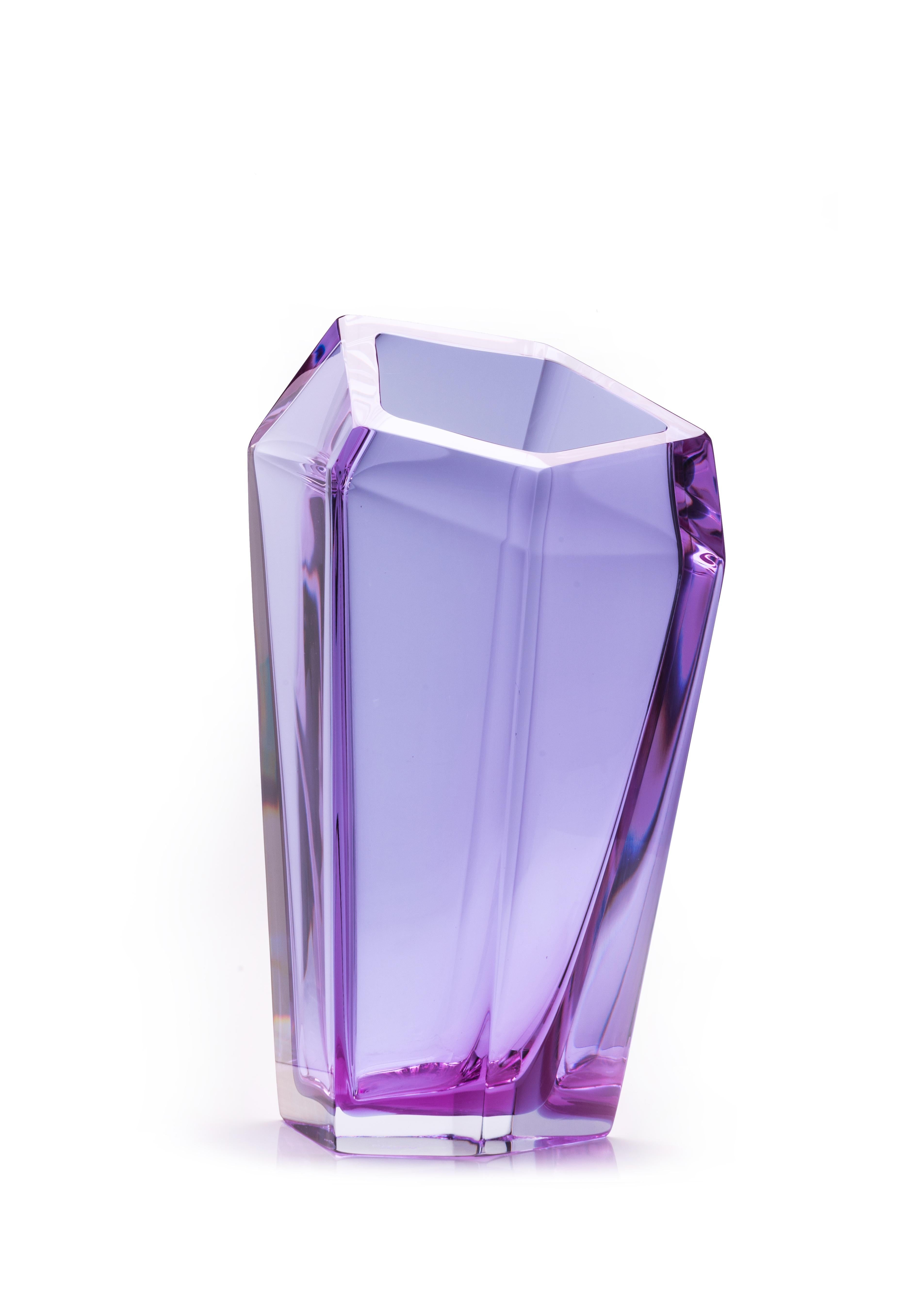 Kastle vase, Murano glass, by Karim Rashid, 21st century.
Karim Rashid has conceived for Purho a mini collection of bowls and vases characterized by their faceted, structural form and abstract elegance. Irresistible because of the unusual and