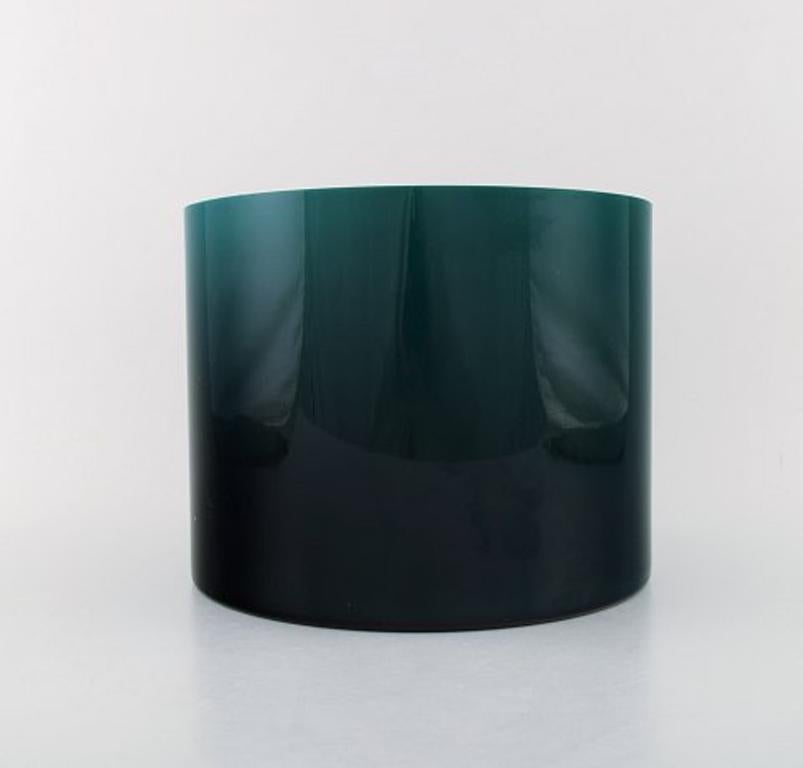 Kastrup / Holmegaard. A pair of large bowls in green opaline glass. Danish design, 1960s.
In very good condition.
Sticker.
Measures: 21 x 17 cm.