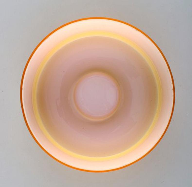 Kastrup / Holmegaard, a Pair of Large Bowls in Yellow Opaline Glass In Good Condition For Sale In Copenhagen, DK
