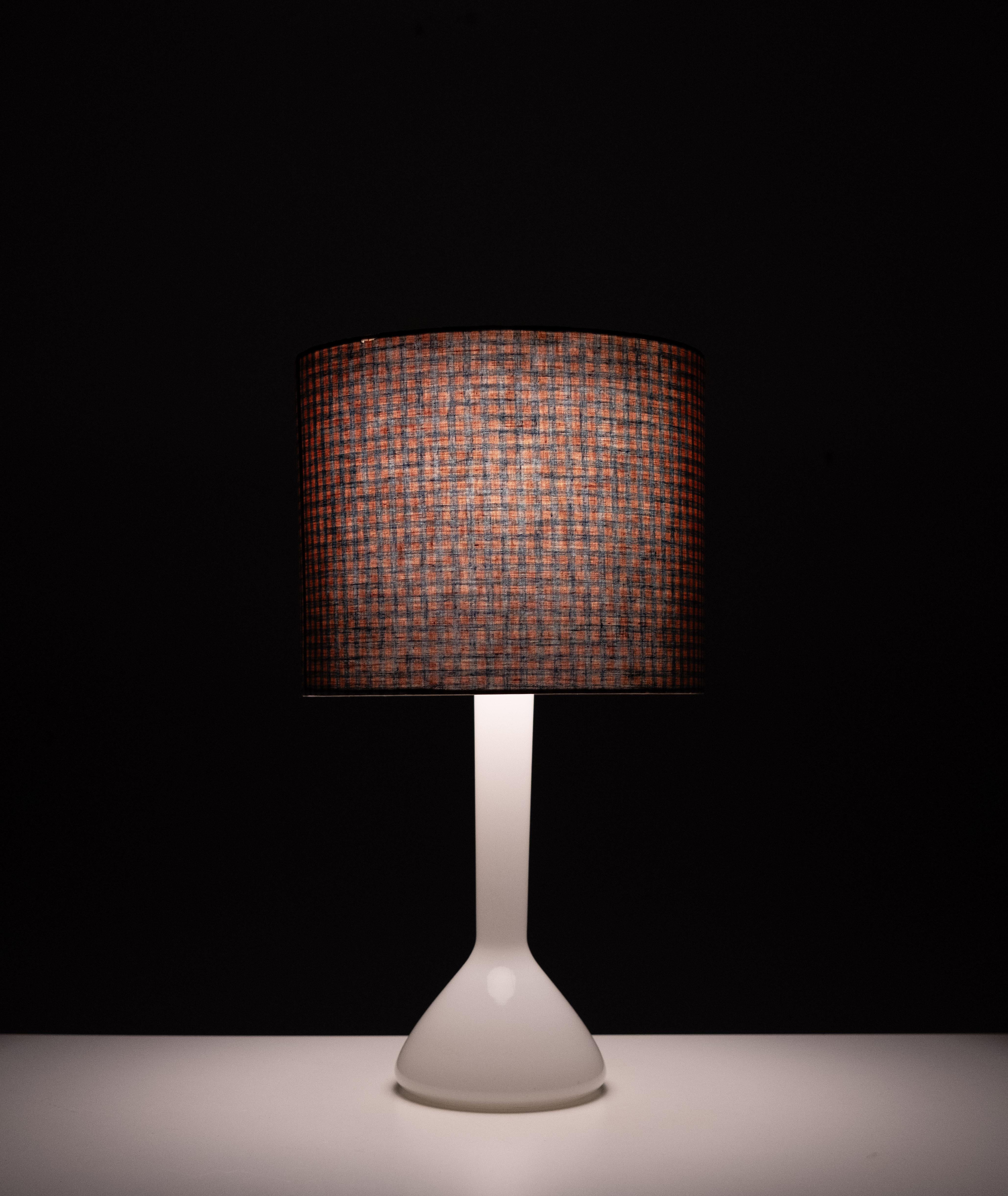 Lampe de table en verre opalin de Kastrup Holmegaard Danemark années 1960  en vente 1