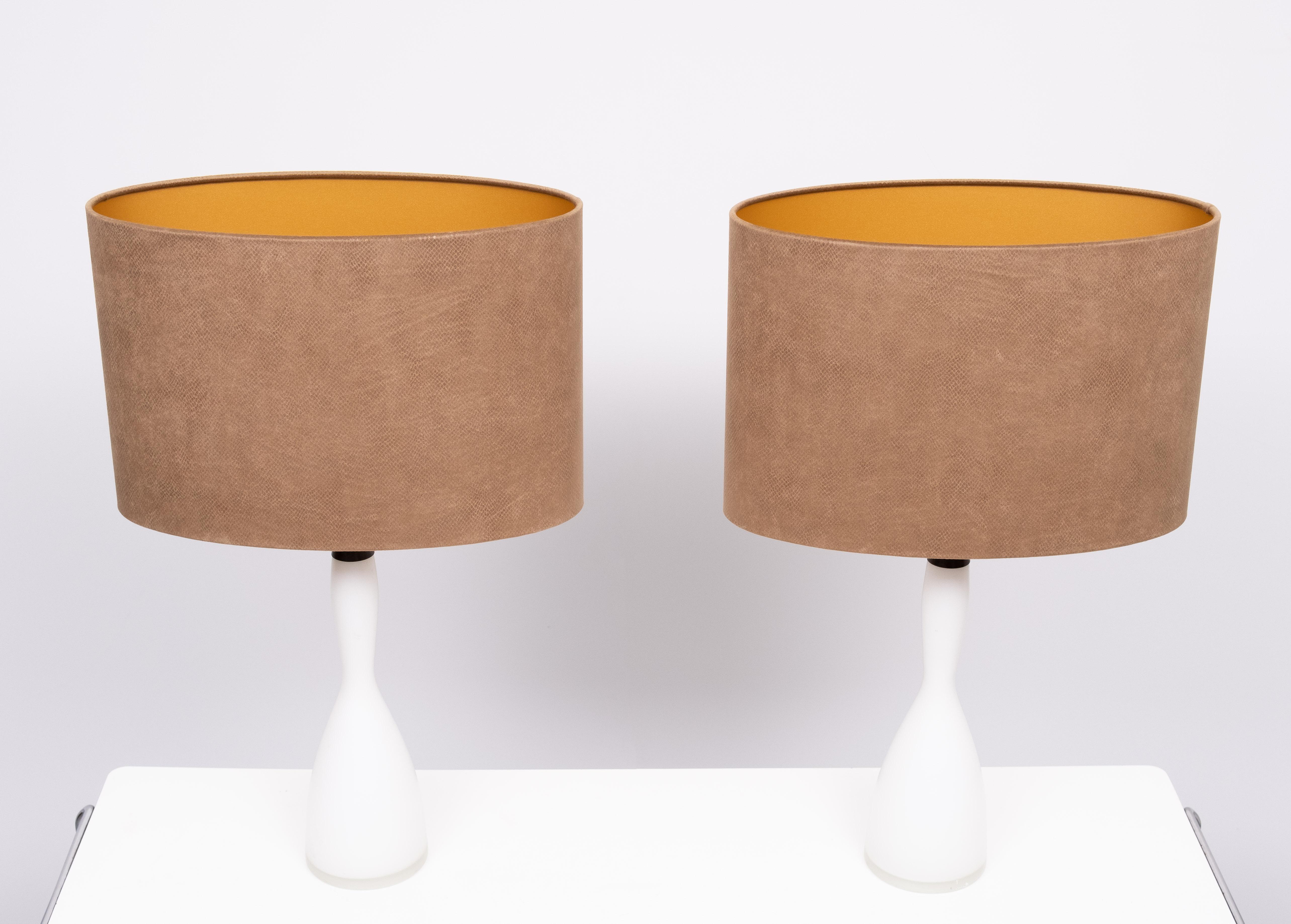 Mid-Century Modern Kastrup  Lampes de table en verre opalin Design/One 1960 Danemark en vente