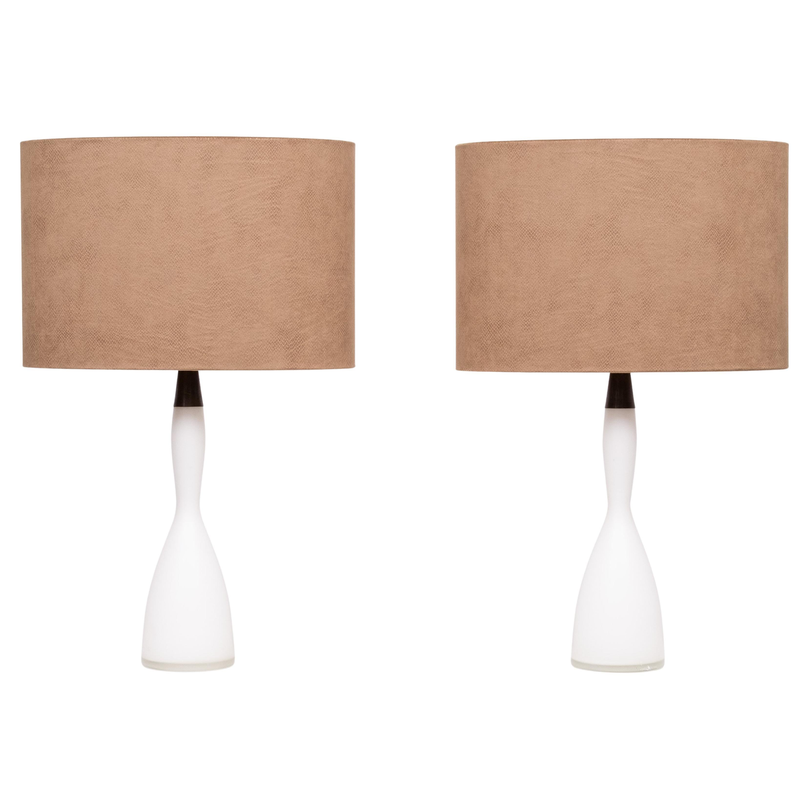 Kastrup  Lampade da tavolo in vetro opalino Design di Jacob Bang 1960s Danimarca