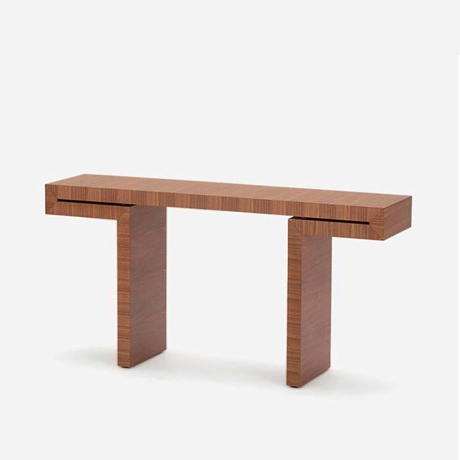 Console Table Kasua Walnut 
with all structure in walnut wood.
