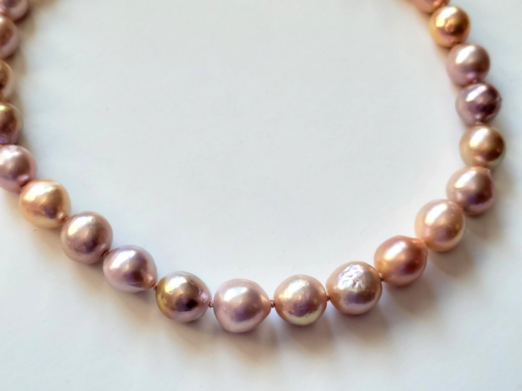 Introducing this unique and rare Chinese Kasumi-Like Metallic Freshwater Baroque pearl necklace! Lovely necklace, dusted with metallic golden overtones over shades of dusky rose, vivid peach, and shades of pink tinged with delightful champagne. 
The