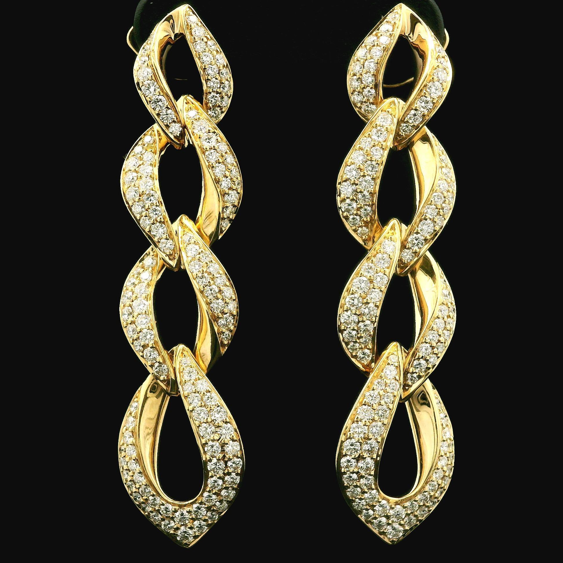 Kat Florence 18k Gold D FL 1.26ctw Diamond Covered Link Dangle Earrings w/ Box In Excellent Condition For Sale In Montclair, NJ