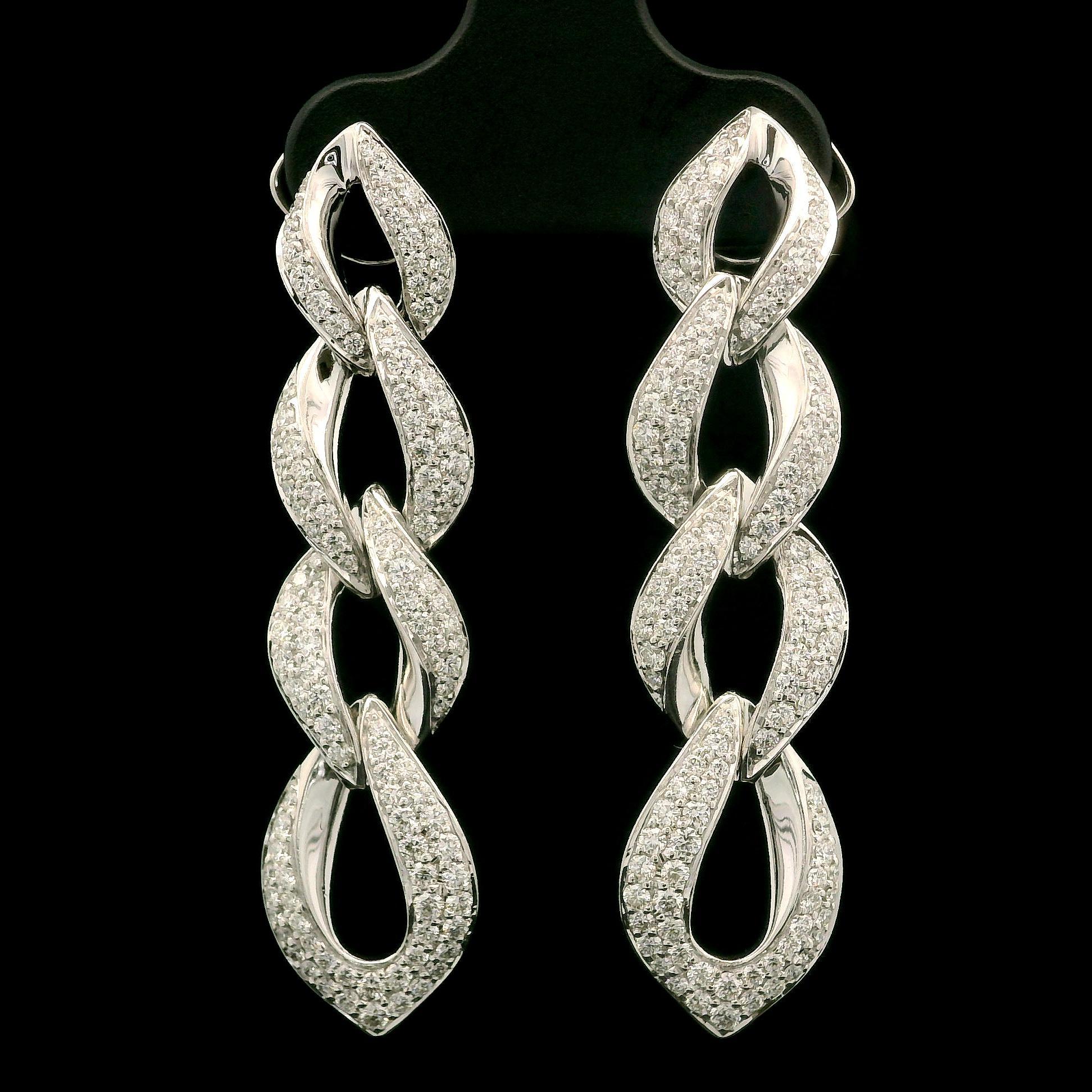 Kat Florence Pendants d'oreilles à maillons couverts de diamants D FL 1,26 ctw, en or 18 carats avec boîte Pour femmes en vente