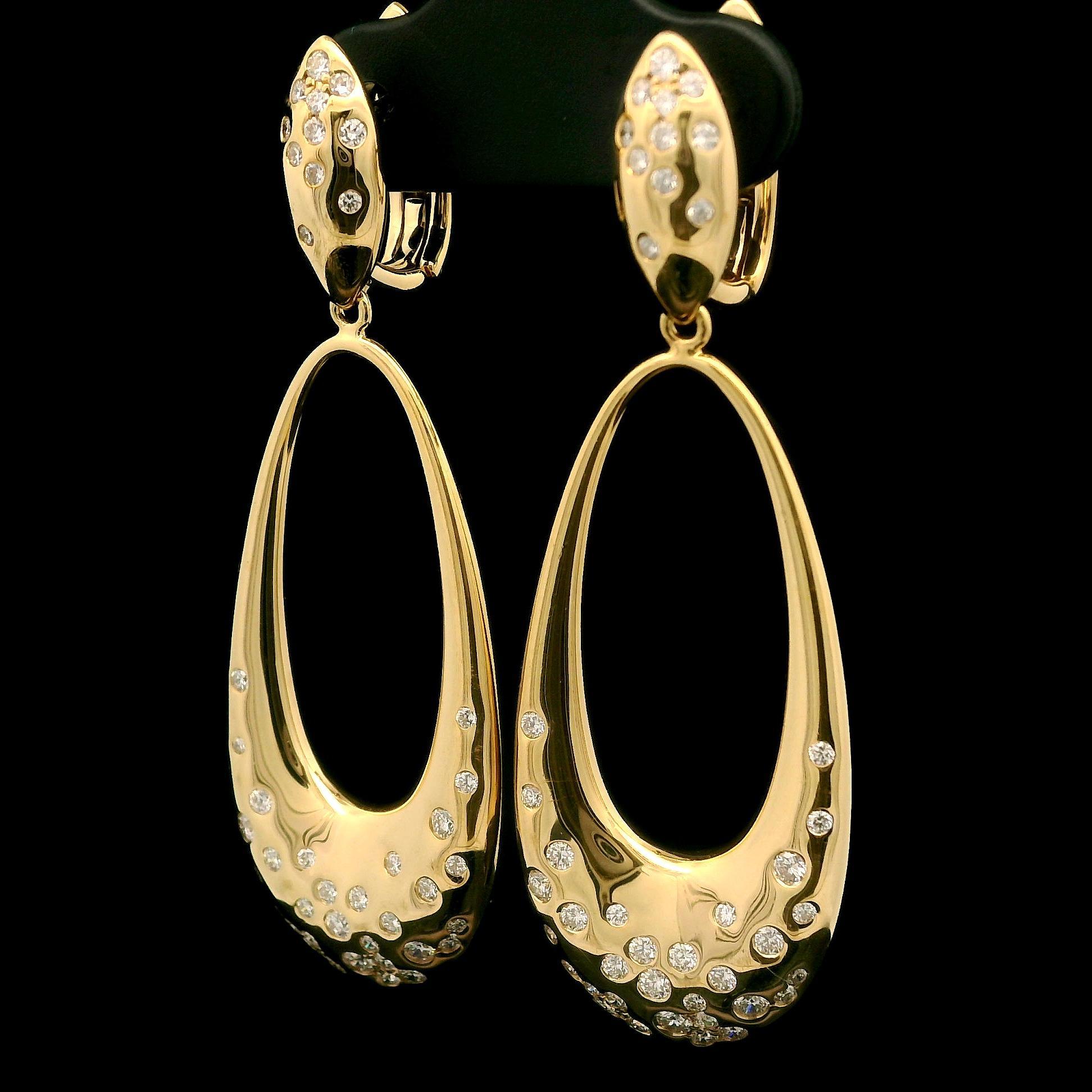 -Pierre(s)
(84) Diamants naturels authentiques - taille ronde brillante - serti à fleur de peau - couleur D - sans défaut - 0,80ctw (exact)

MATERIAL : Or jaune 18k massif
Poids : 15,28 grammes
Support : Poteaux avec fermetures en oméga (des