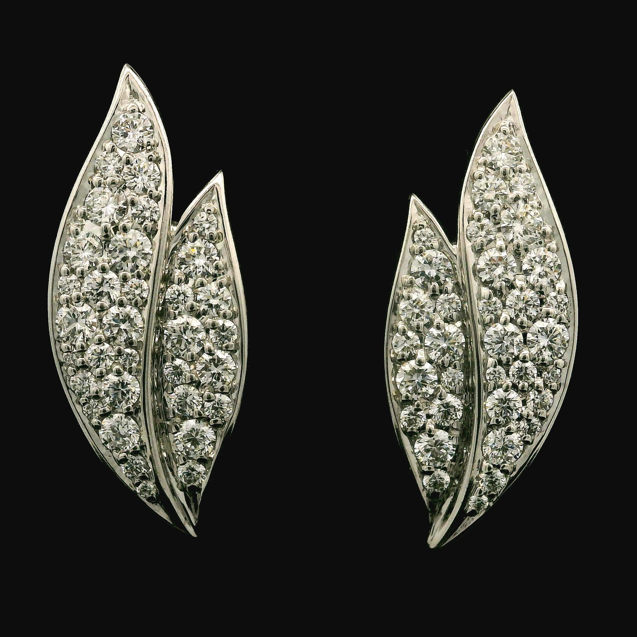 Kat Florence Clous d'oreilles feuille en or blanc 18 carats D FL 1,28 carat poids total avec boîte Pour femmes en vente