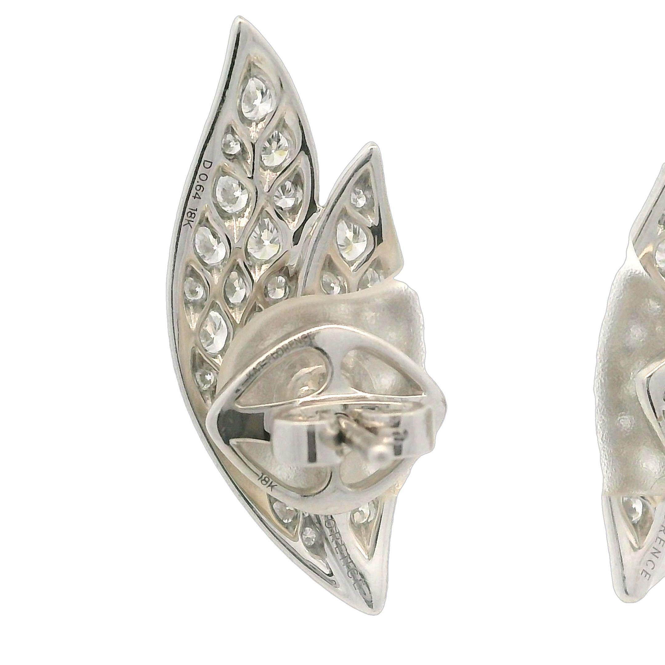 Kat Florence Clous d'oreilles feuille en or blanc 18 carats D FL 1,28 carat poids total avec boîte en vente 2