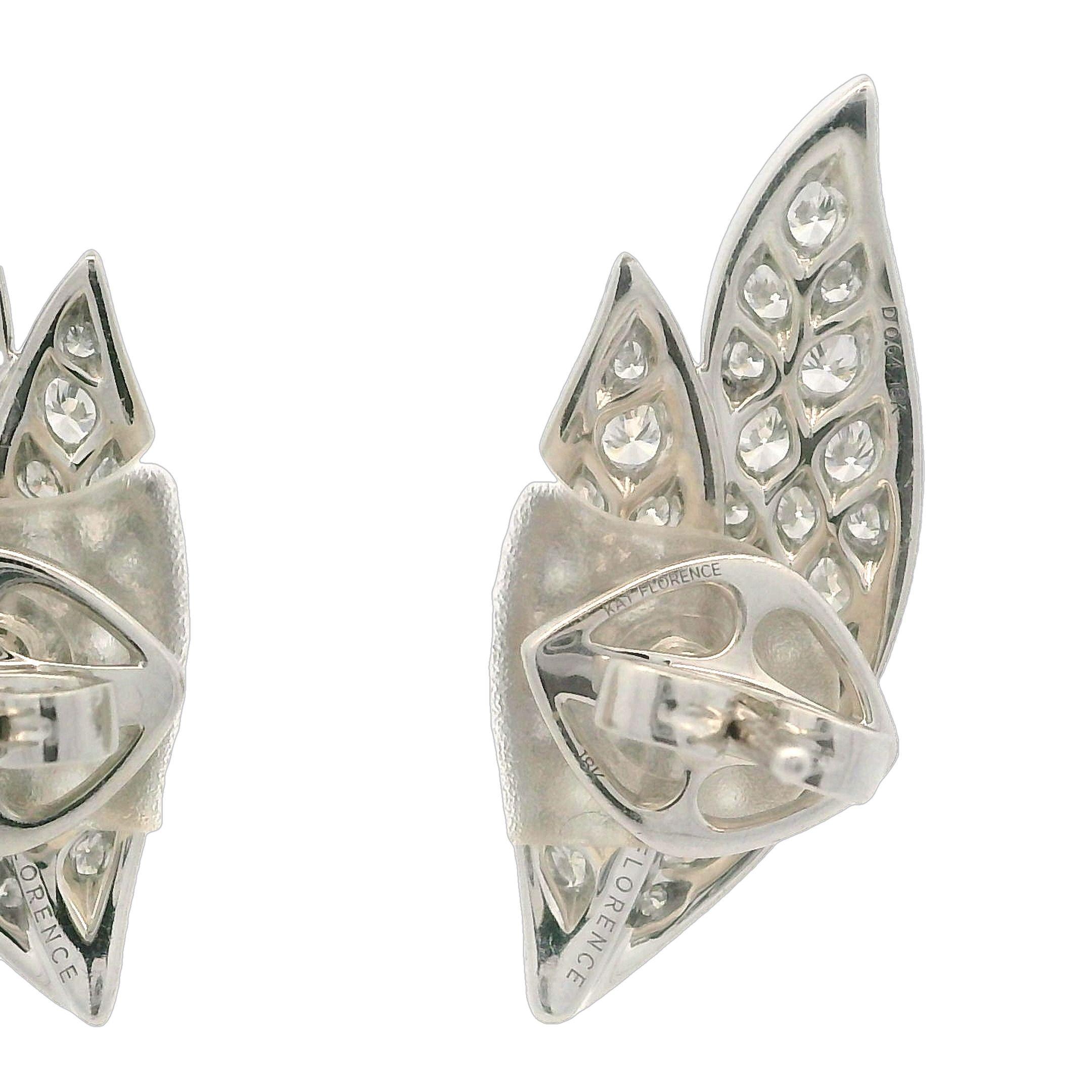 Kat Florence Clous d'oreilles feuille en or blanc 18 carats D FL 1,28 carat poids total avec boîte en vente 3